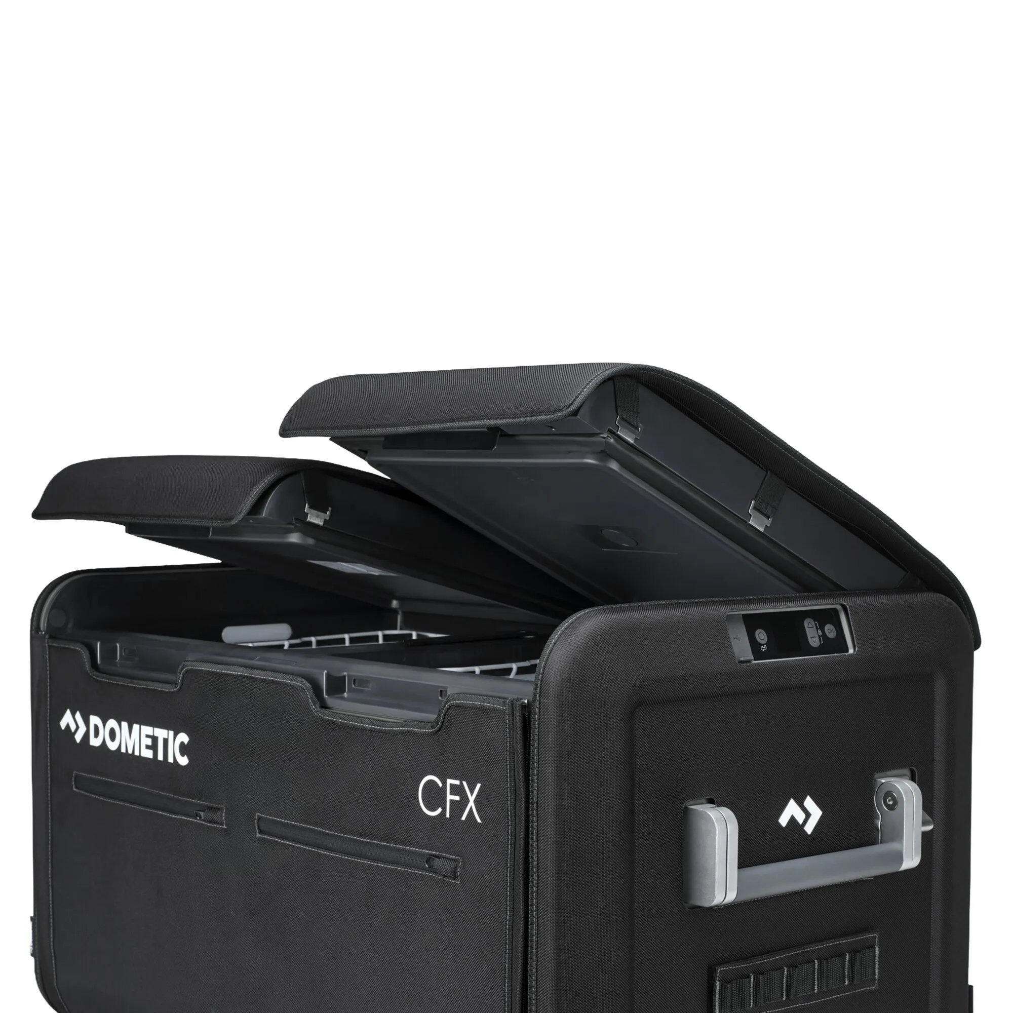Schwarze Dometic CFX-Schutzhülle an einer geöffneten CFX5 95DZ Kühlbox mit sichtbarem Tragegriff und Bedienfeld