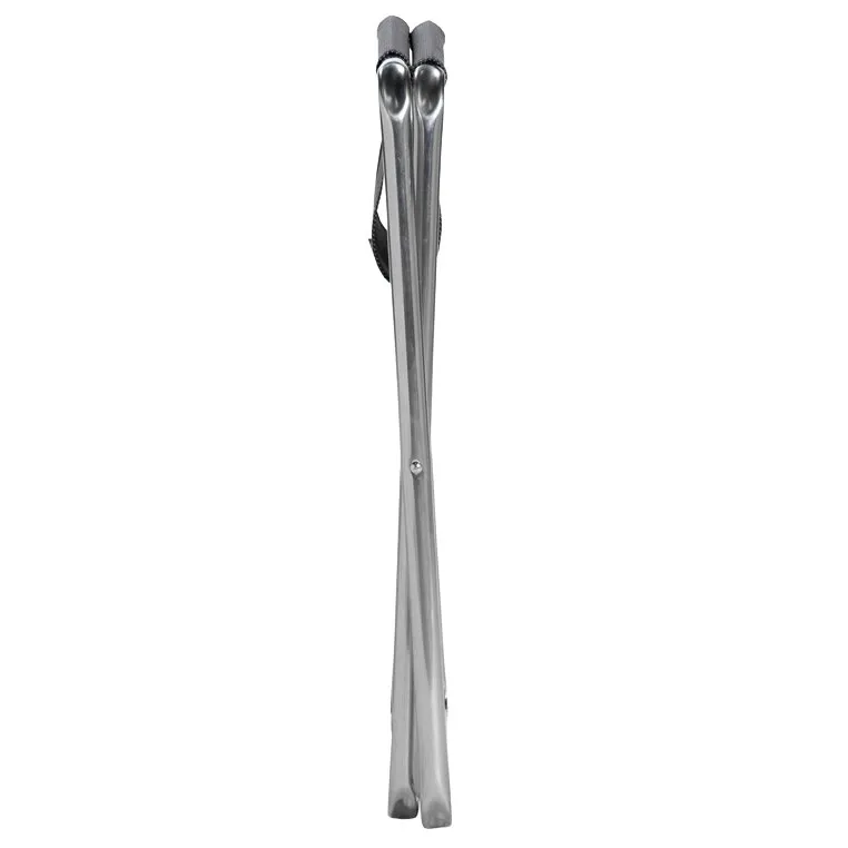 Zusammengeklappter Hocker AL/301 Classic aus silberfarbenem Metall mit zwei gepolsterten Griffen und seitlichem Tragegurt