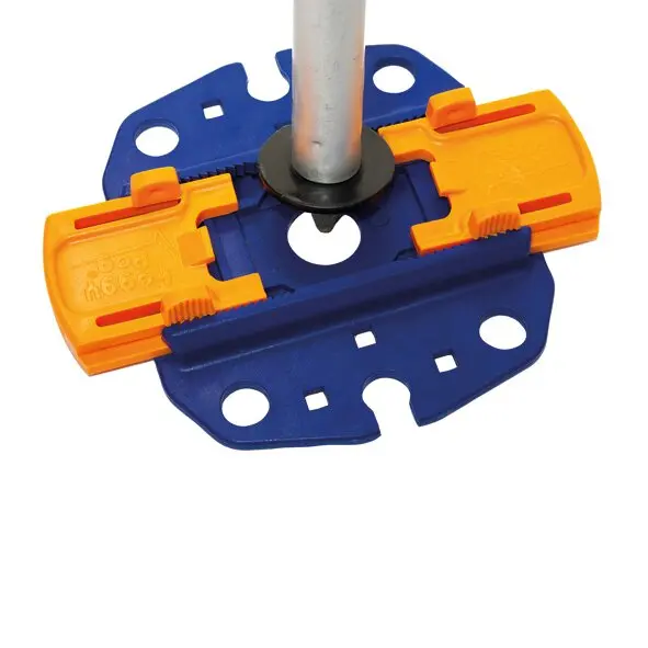Runde blaue Ankerplatte mit mehreren Bohrungen, zentrale Öffnung mit Stange und seitlich orange Klemmen samt schwarzem Dichtungsring