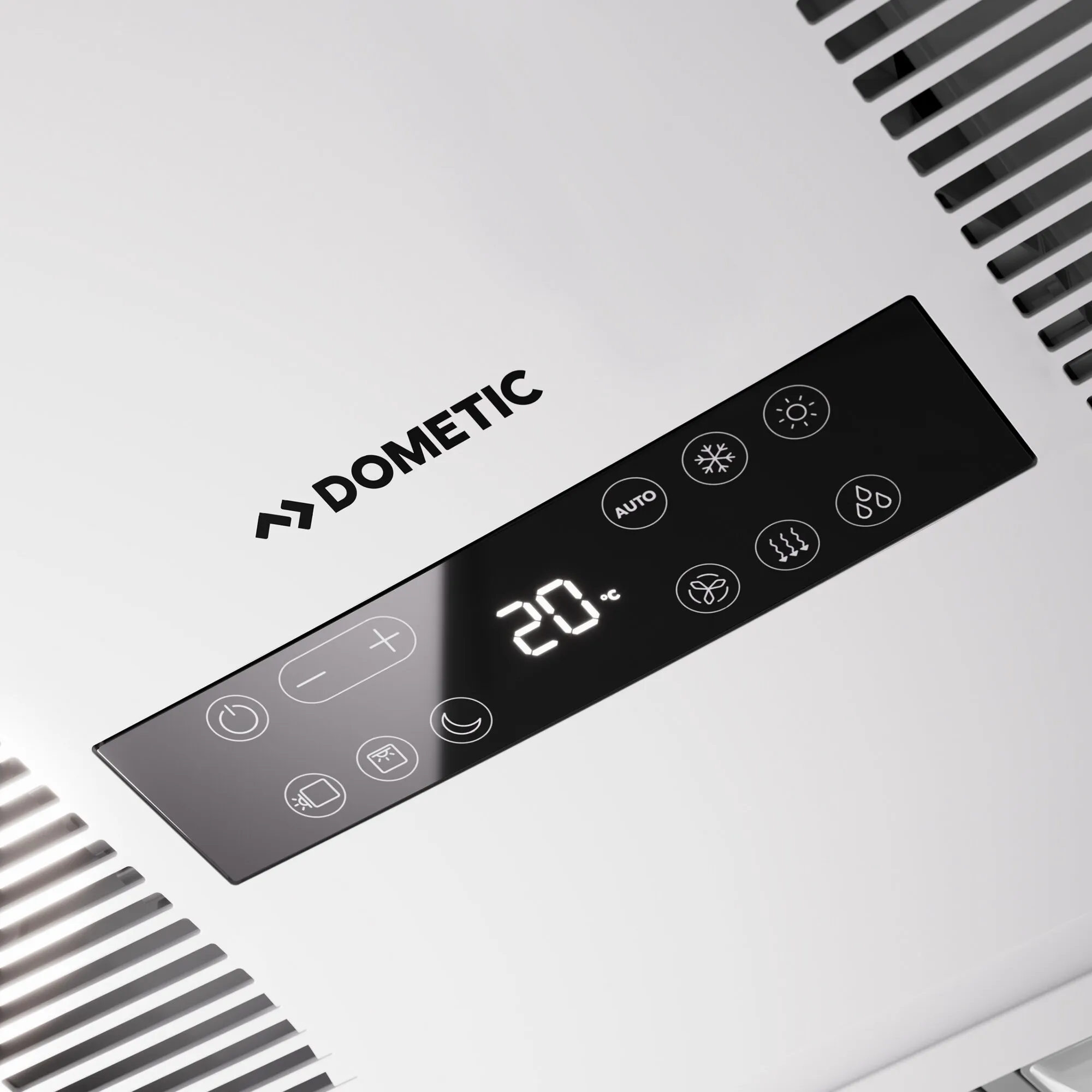 Weiße Dometic-Klimaanlage mit schwarzem Bedienfeld, 20 °C-Anzeige, Lüftungsgittern und Symbolen für Kühl- und Betriebsfunktionen
