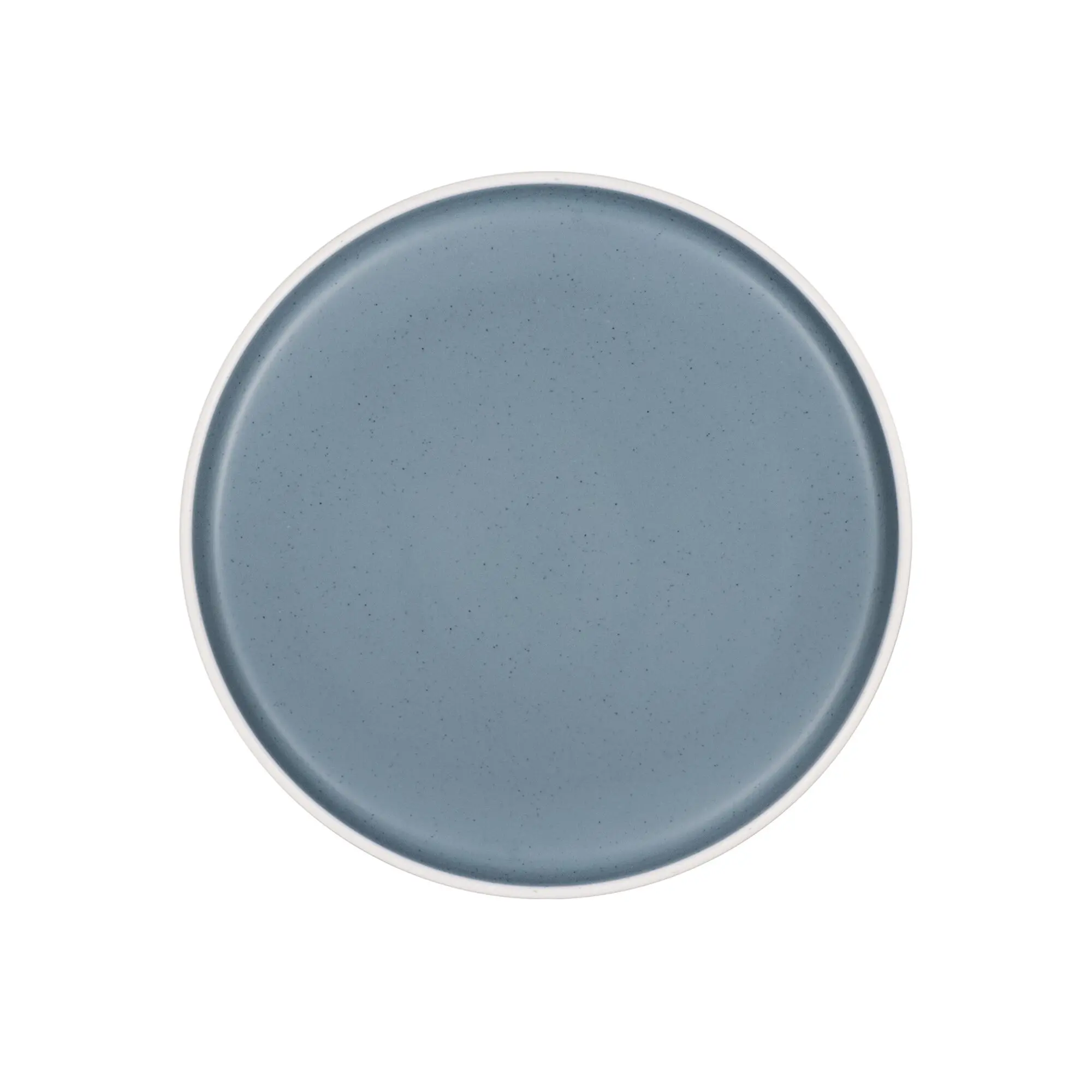 Teil eines blauen Desserttellers mit weißem Rand und feinen Sprenkeln in der Glasur, obere linke Kante der Platte sichtbar