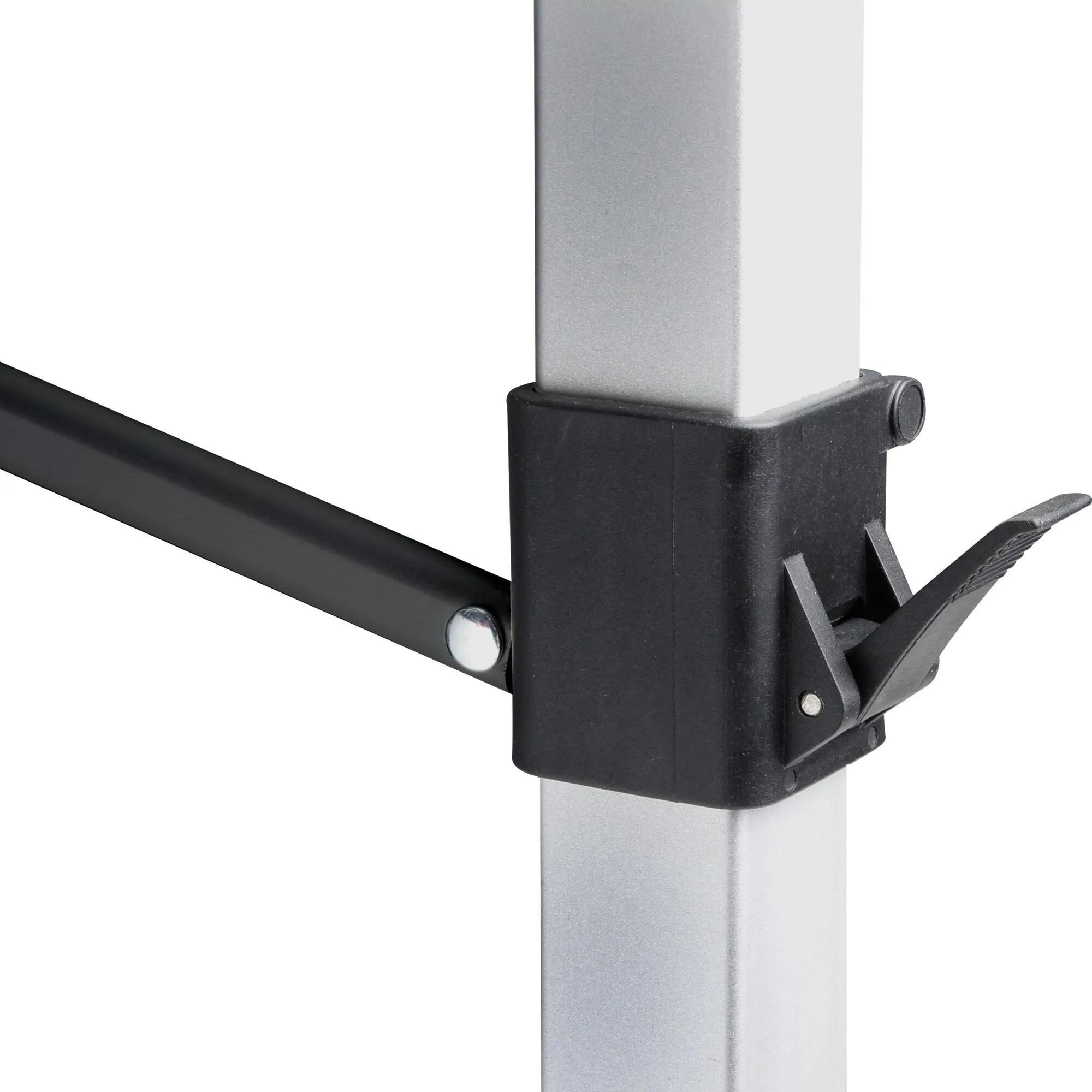 Detailaufnahme des silbernen Aluminiumrahmens mit schwarzer Klemmhalterung und ausklappbarem Hebel am Tisch Titanium Quadra Compack 6