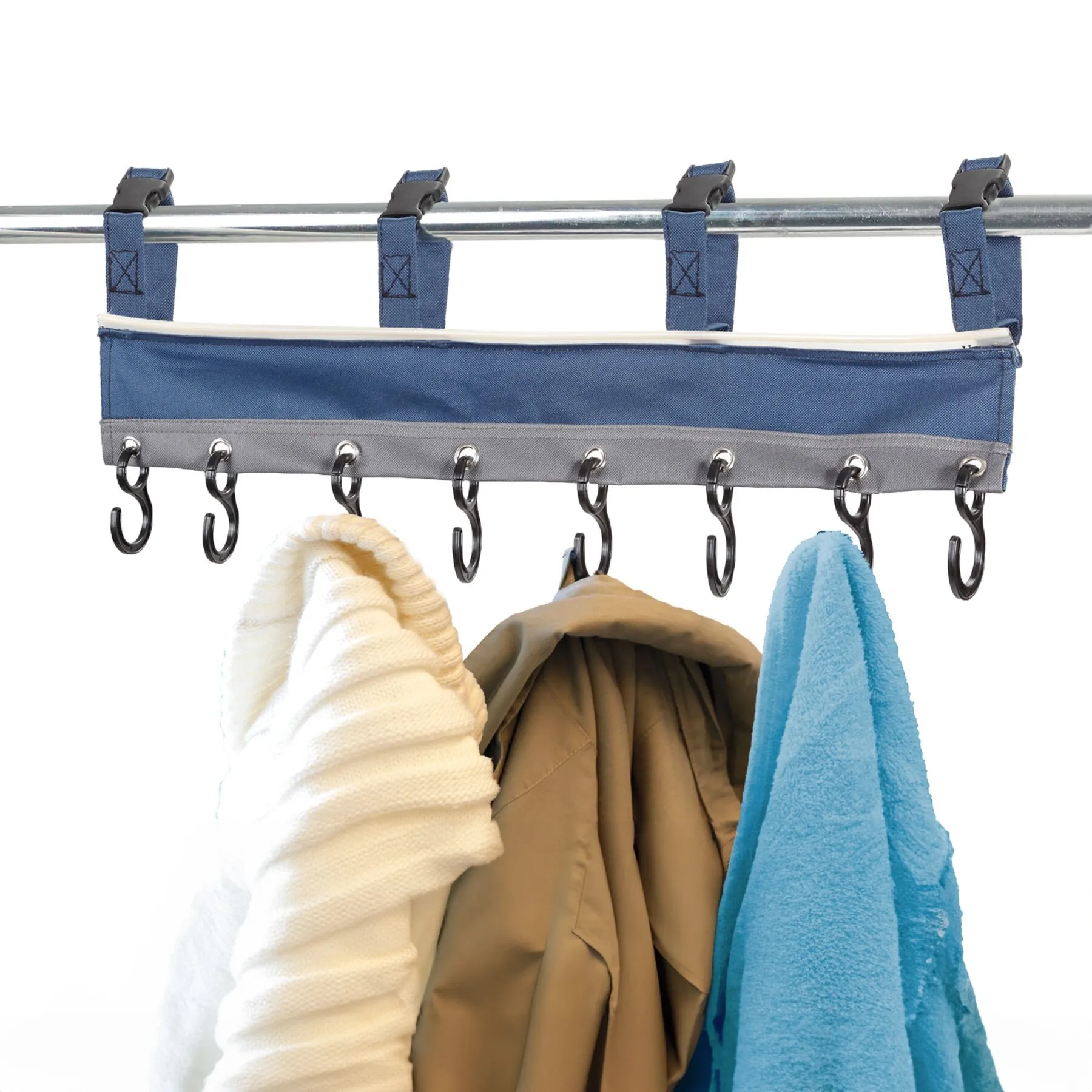 Blaue Hakenleiste Arial mit acht schwarzen S-Haken an einer Metallschiene, behängt mit Pullover, Jacke und blauem Handtuch