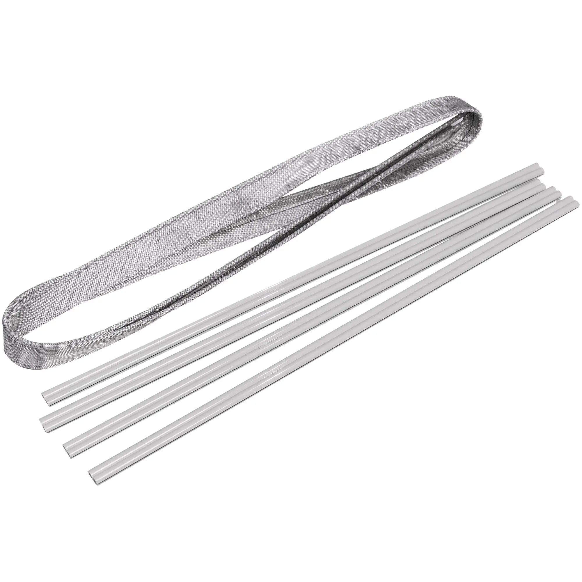Verbindungsset Drive Away Kit: Eine lange silberne Metallnetzband-Schlaufe liegt oval, daneben sind mehrere glatte Metallstangen angeordnet