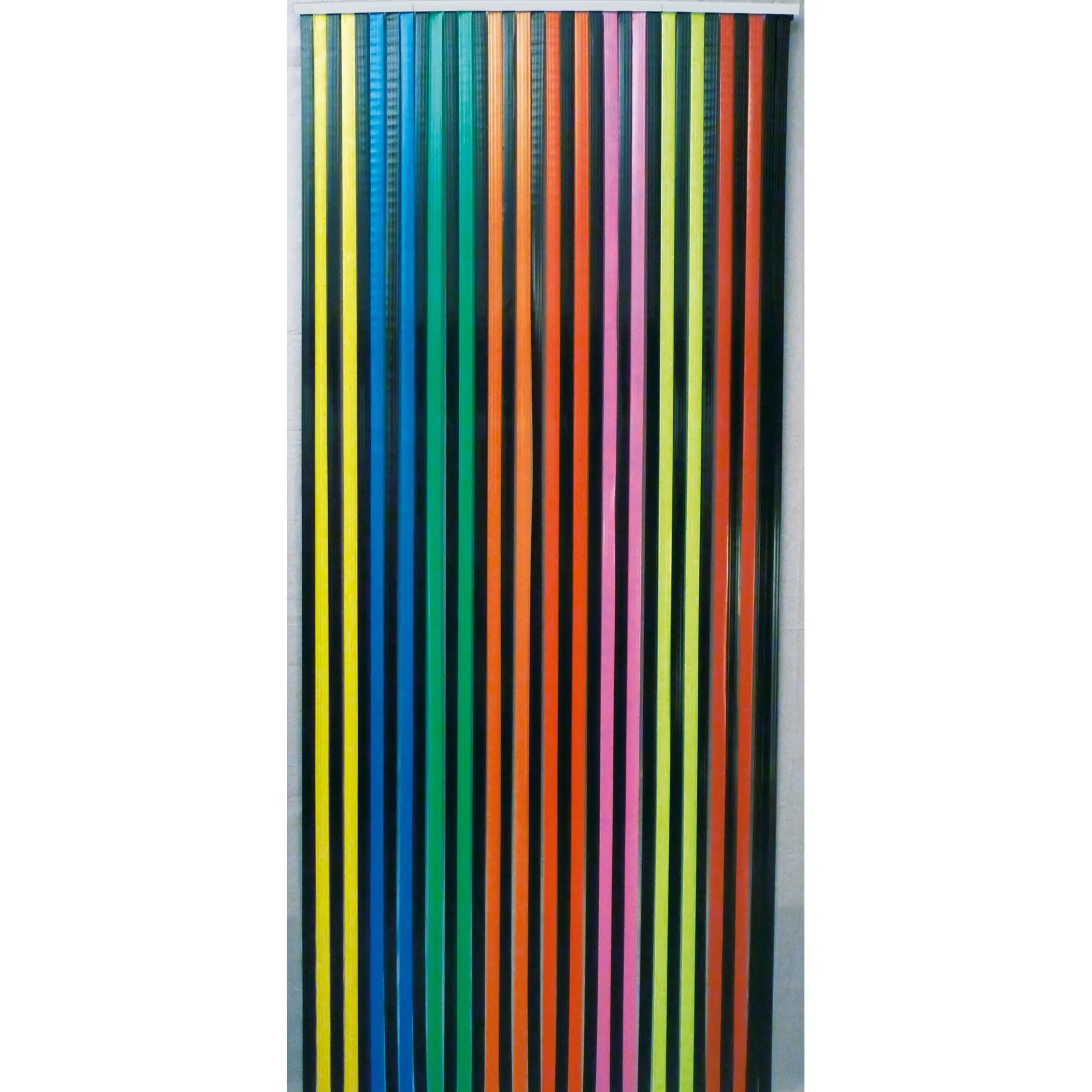 Bunter Streifenvorhang mit dicht angeordneten vertikalen Streifen in Rot, Blau, Grün, Gelb, Orange, Pink und Schwarz an einer weißen Schiene
