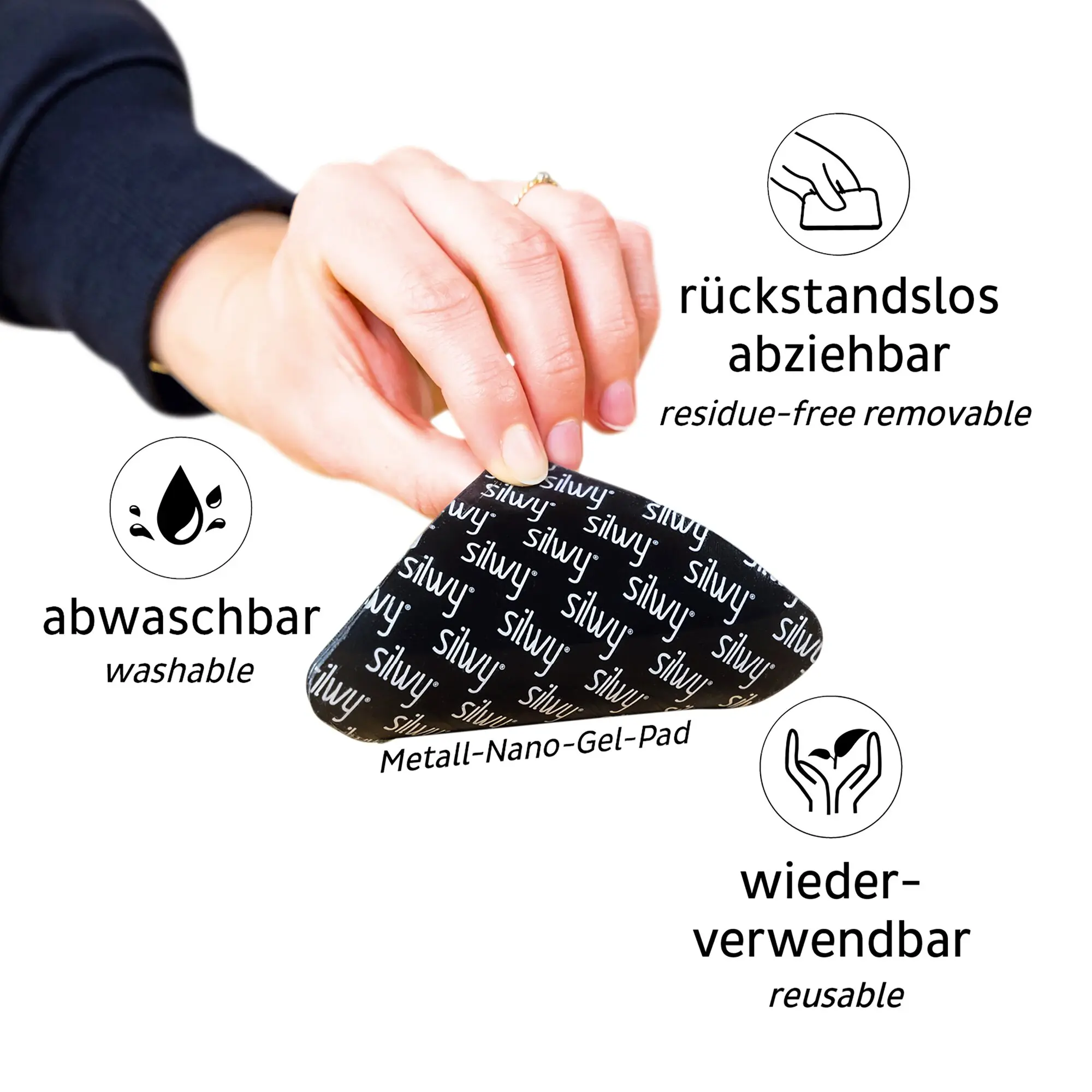 Nahaufnahme einer Hand, die ein schwarzes Silwy Metall-Nano-Gel-Pad mit wiederholtem Logo hält, Hintergrund mit Symbolen und Texten wie abwaschbar und wiederverwendbar