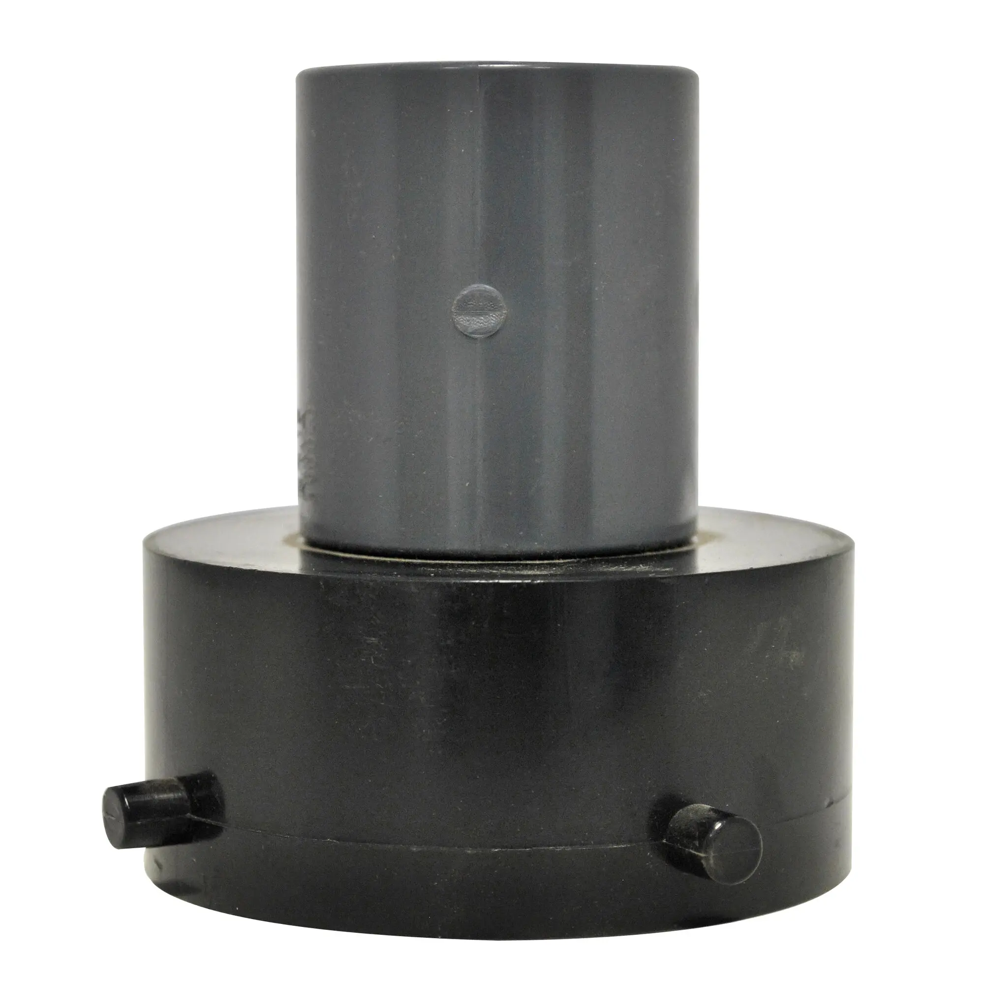 Schwarzer Adapter mit vertikalem Zylinder auf flacher runder Basis; zwei kleine Stifte ragen seitlich aus der Basis