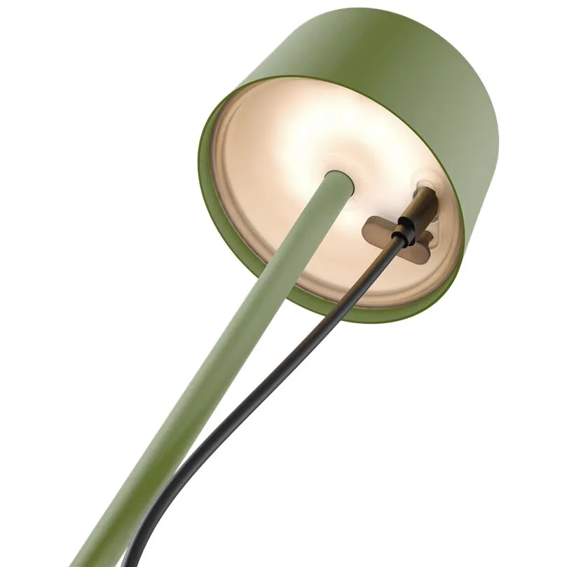 Detailansicht einer grünen LED-Tischleuchte mit rundem, beleuchtetem Lampenschirm, Standrohr und schwarzem Kabel