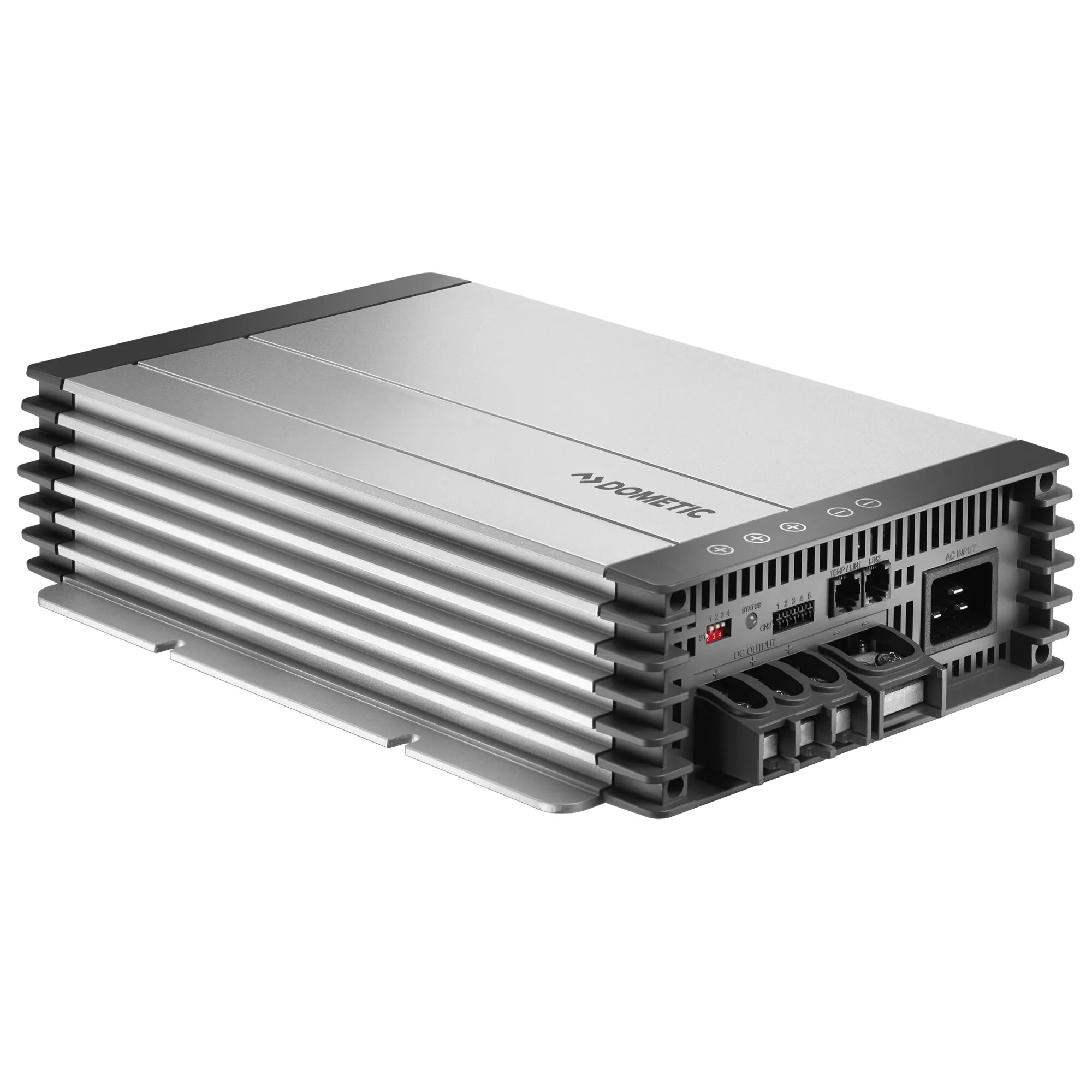 Silbernes Dometic PerfectCharge MCA 40-A-Ladegerät mit Kühlrippen, Anschlussklemmen und sichtbaren Ein- und Ausgängen