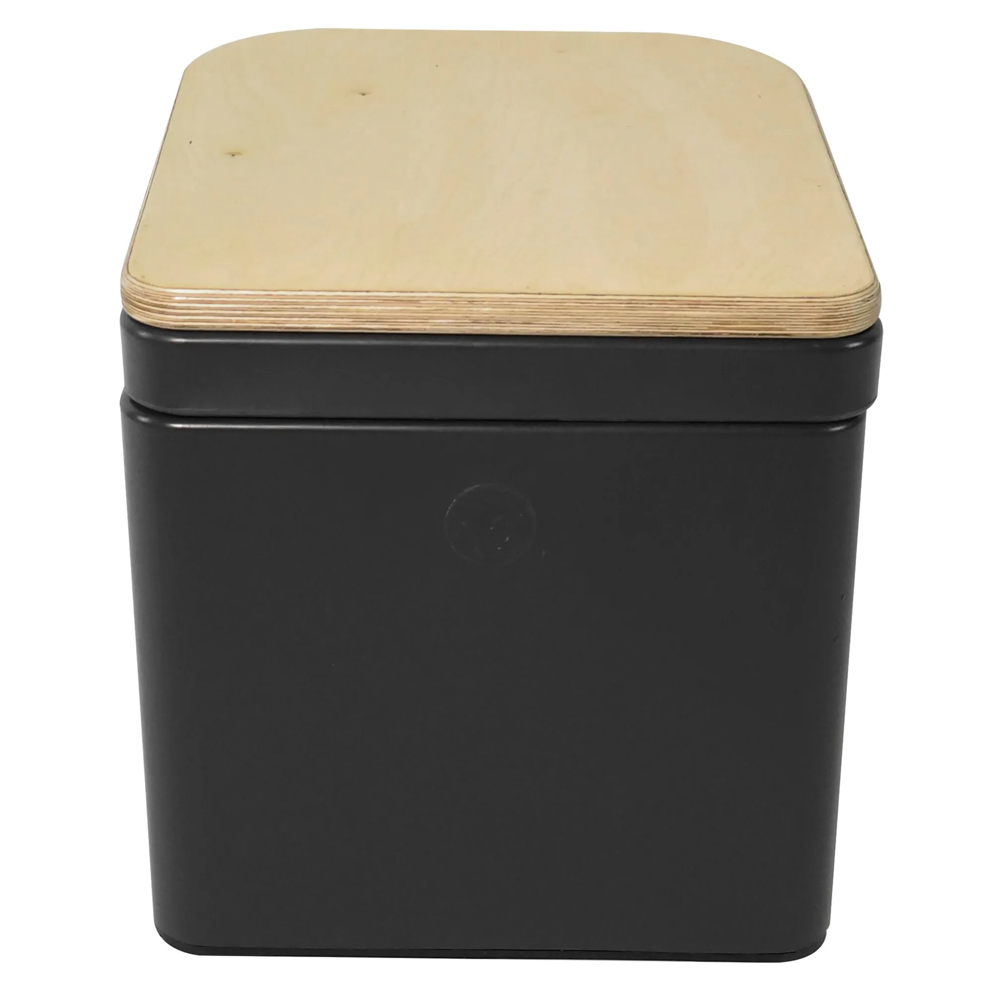 Schwarze Trenntoilette Trelino® Origin M mit geschlossenem Deckel aus hellem Schichtholz vor weißem Hintergrund