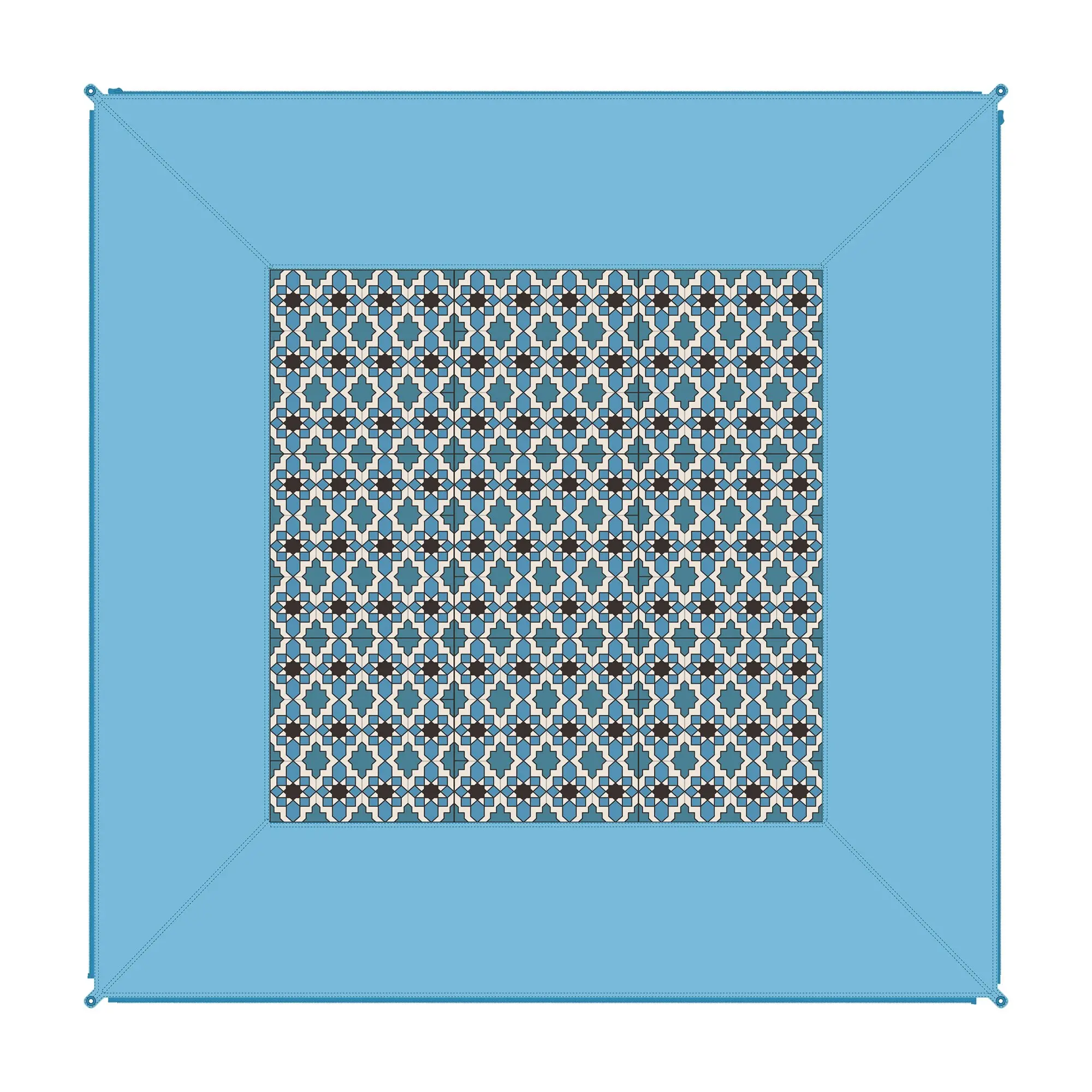 Zip Carpet, blauer Teppich mit breitem Rahmen, Eckösen und diagonalen Nähten, innen ein rechteckiges Muster aus Blau, Weiß und Schwarz
