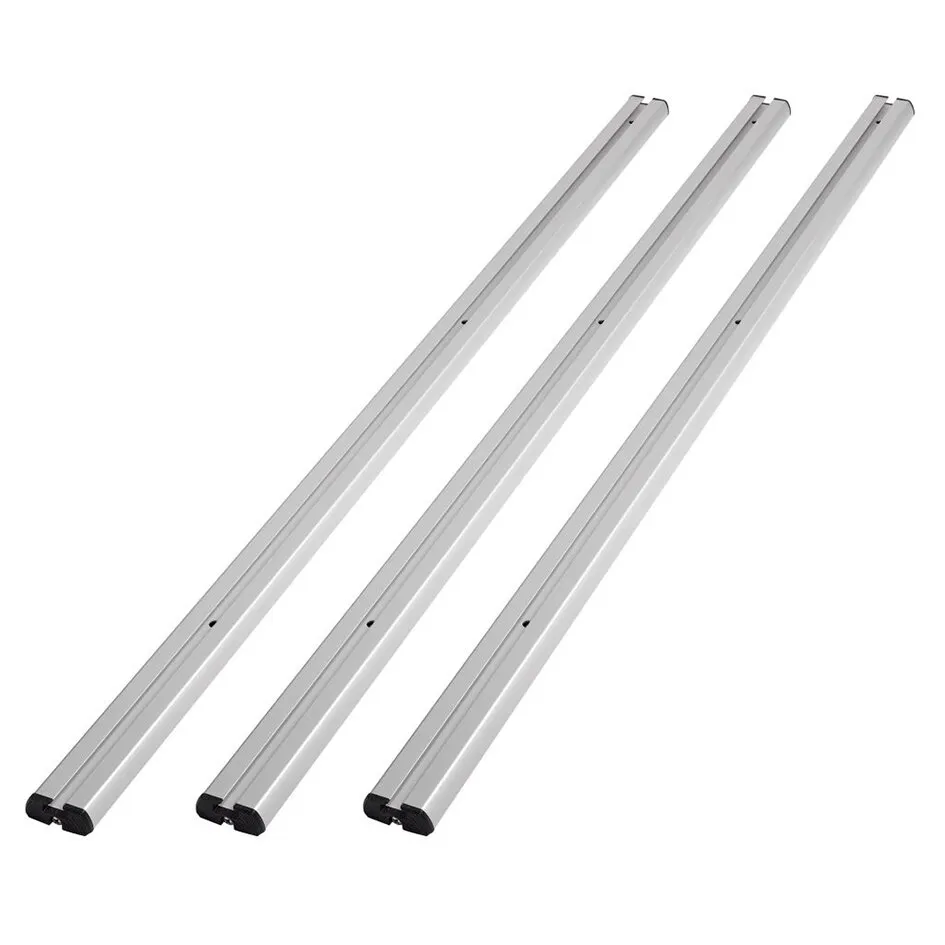 Drei silberfarbene Montageschienen aus Aluminium mit Befestigungsöffnungen, jeweils 140 cm lang