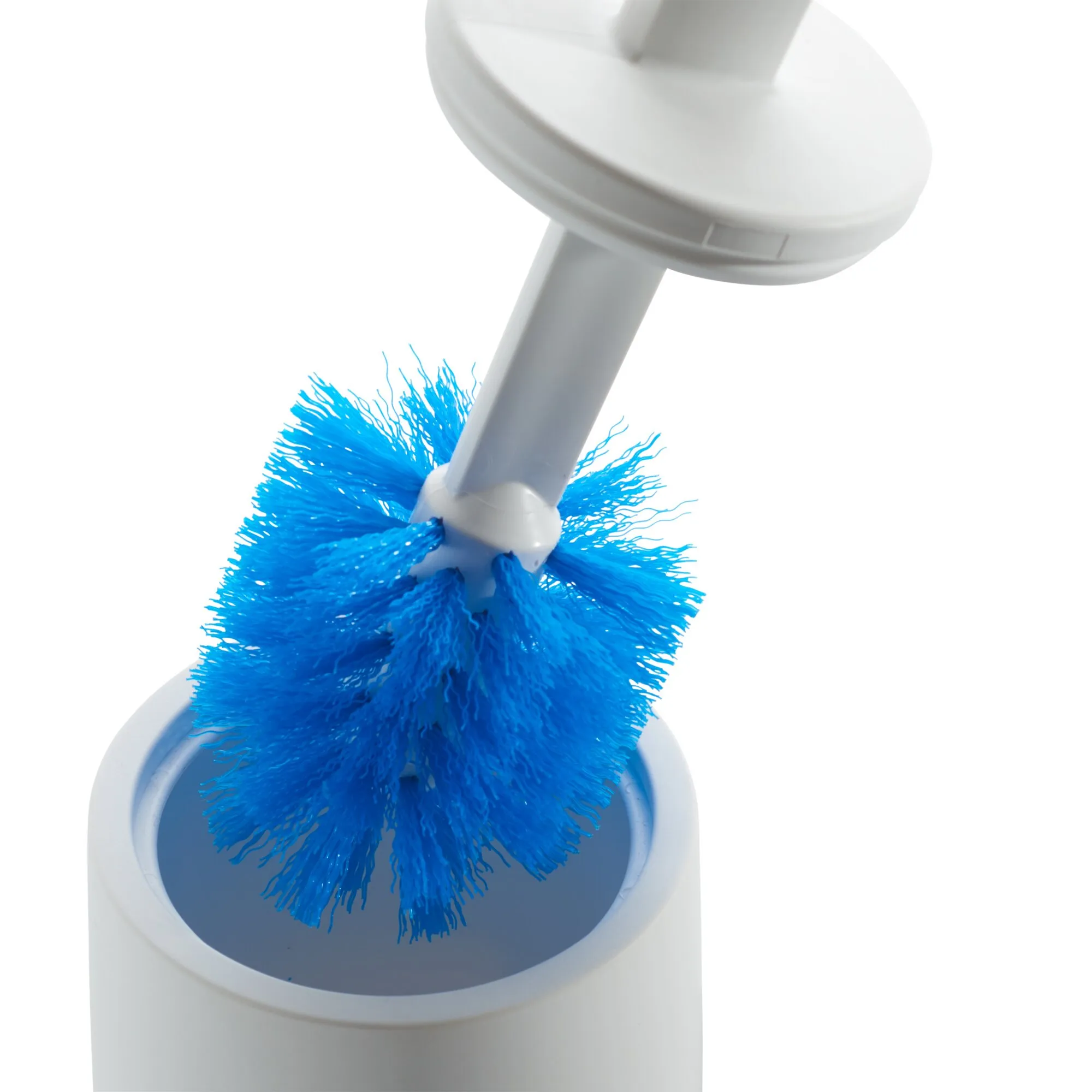 Weiße Toilettenbürste Brush & Stow mit dichtem blauem Bürstenkopf, über einem weißen Bürstenhalter sichtbar