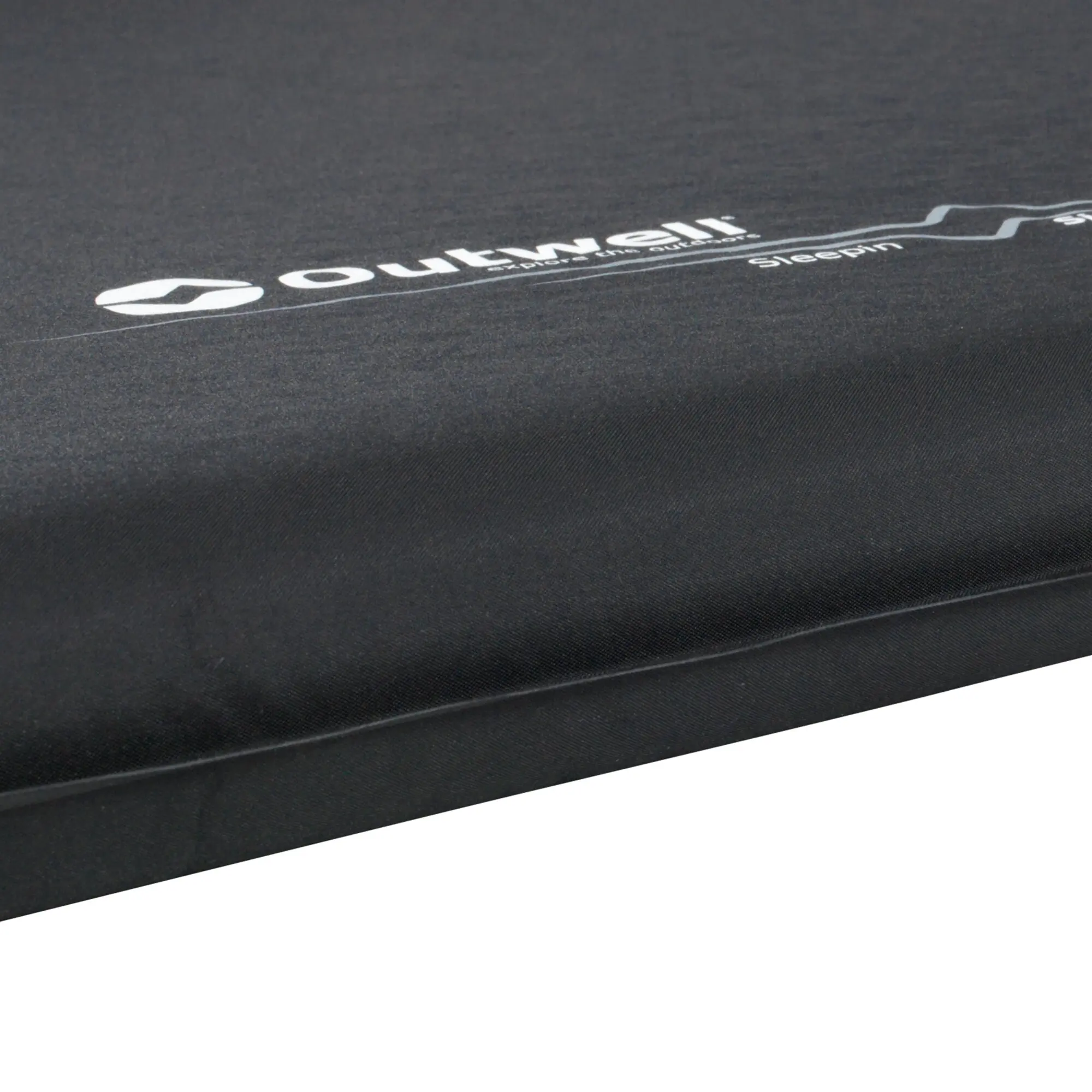Nahaufnahme einer dunkelgrauen Selbstaufblasmatte Sleepin mit weißem Outwell-Logo und grafischer Linie