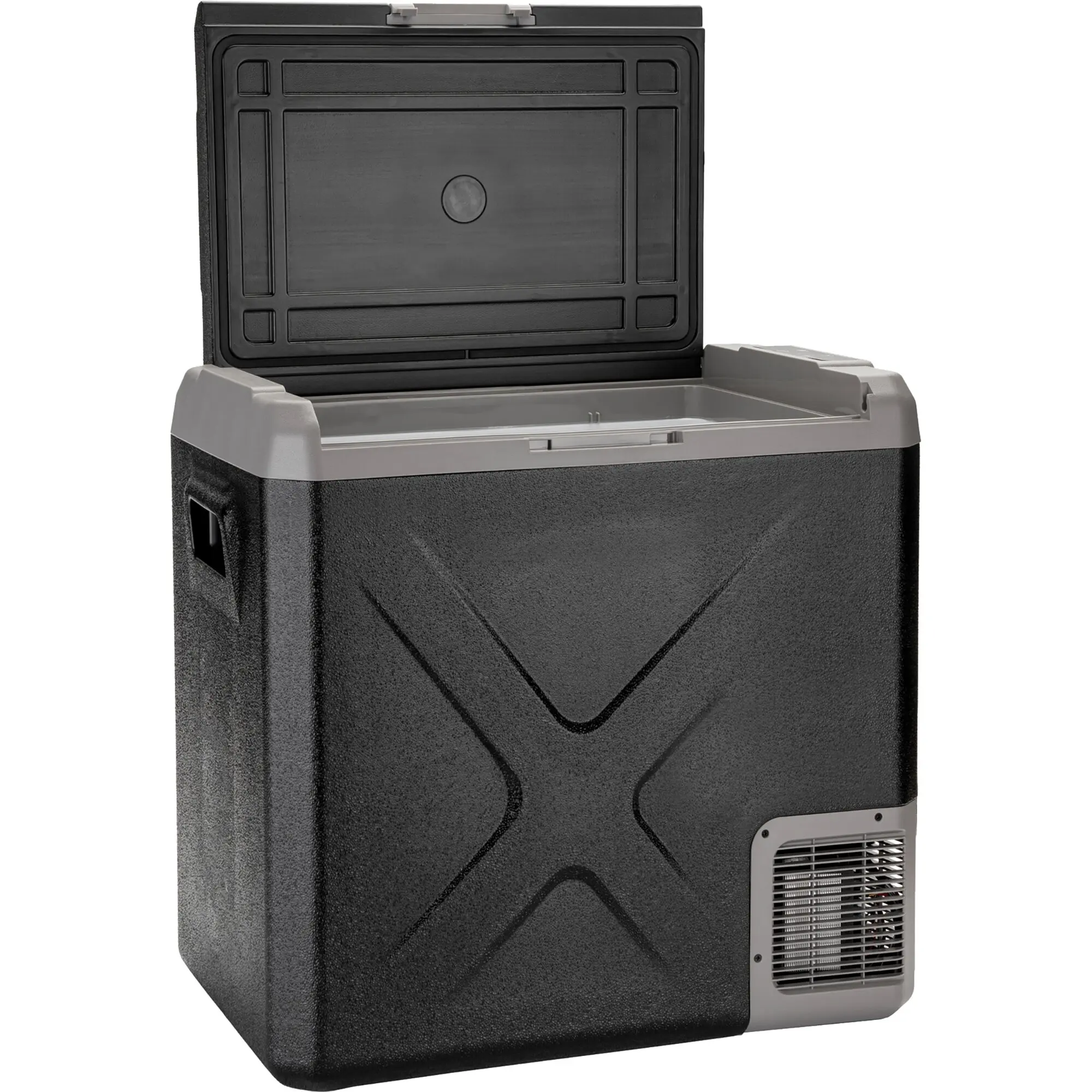 Schwarze Kühlbox mit geöffnetem Deckel, grauem Innenboden und seitlicher Lüftung am unteren Rand, strukturierte Außenseite mit diagonalen Mustern