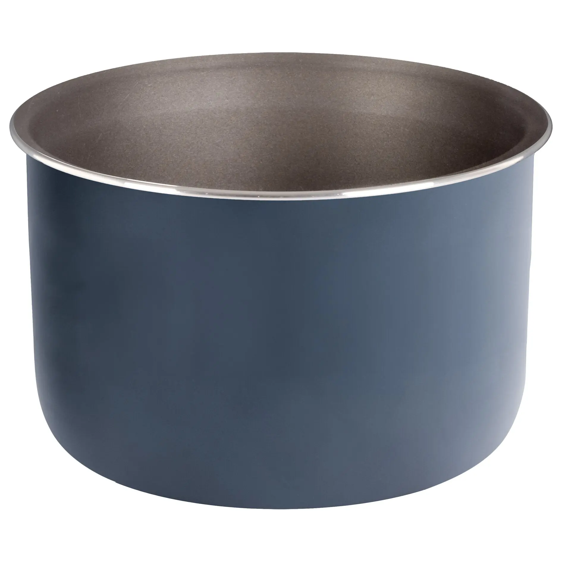 Nahaufnahme eines blauen Kochtopfes mit silbernem Rand, braun beschichteter Innenboden und weißem Hintergrund