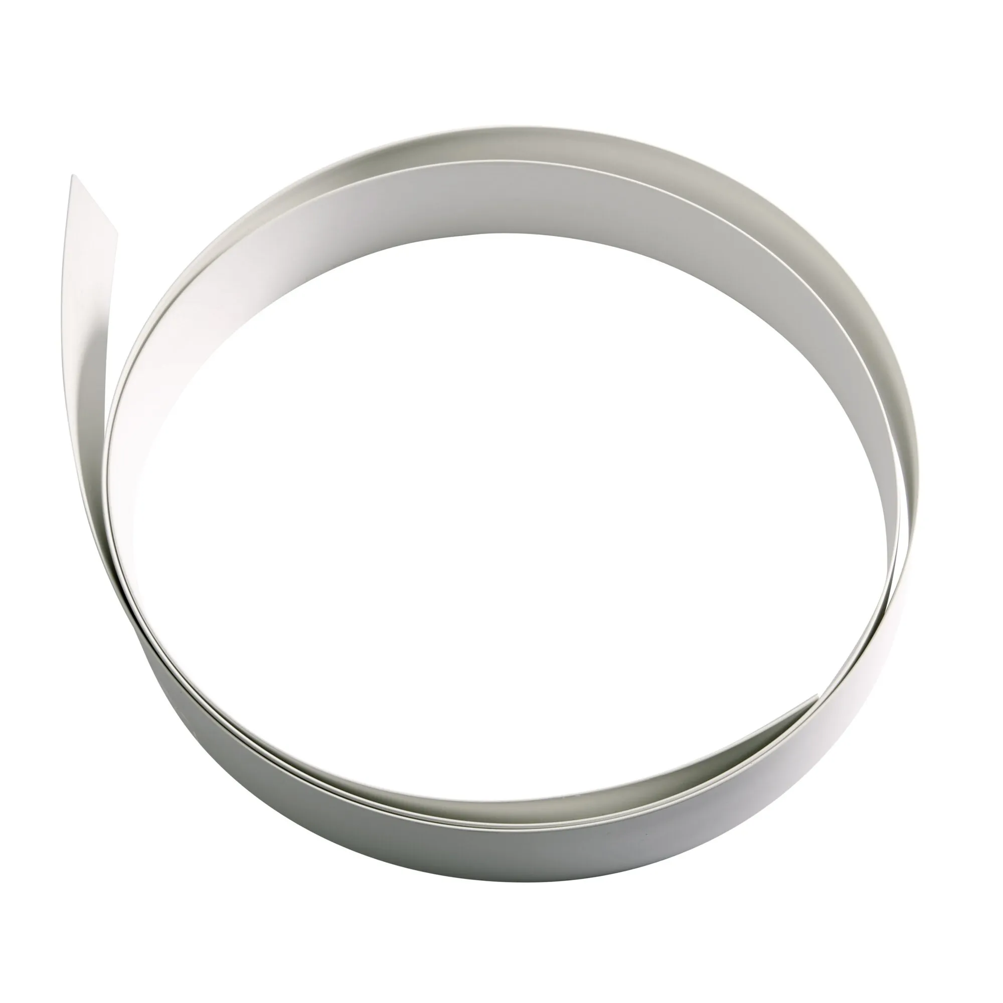 Graues Abdeckprofilband mit 23 mm Breite, als lose aufgewickelte 100-Meter-Rolle mit sichtbarem Bandende geschniegelt