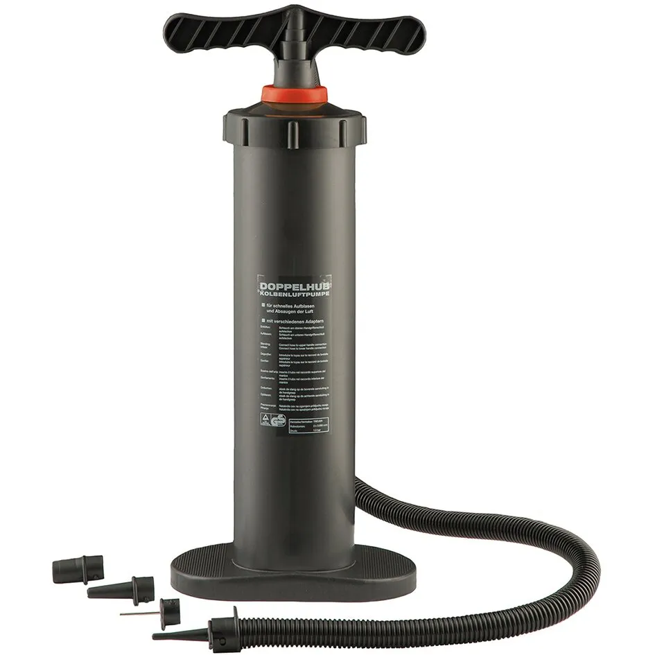 Schwarze Doppelhubpumpe mit T-Griff, Standfuß, geriffeltem Luftschlauch und mehreren sichtbaren Adaptern