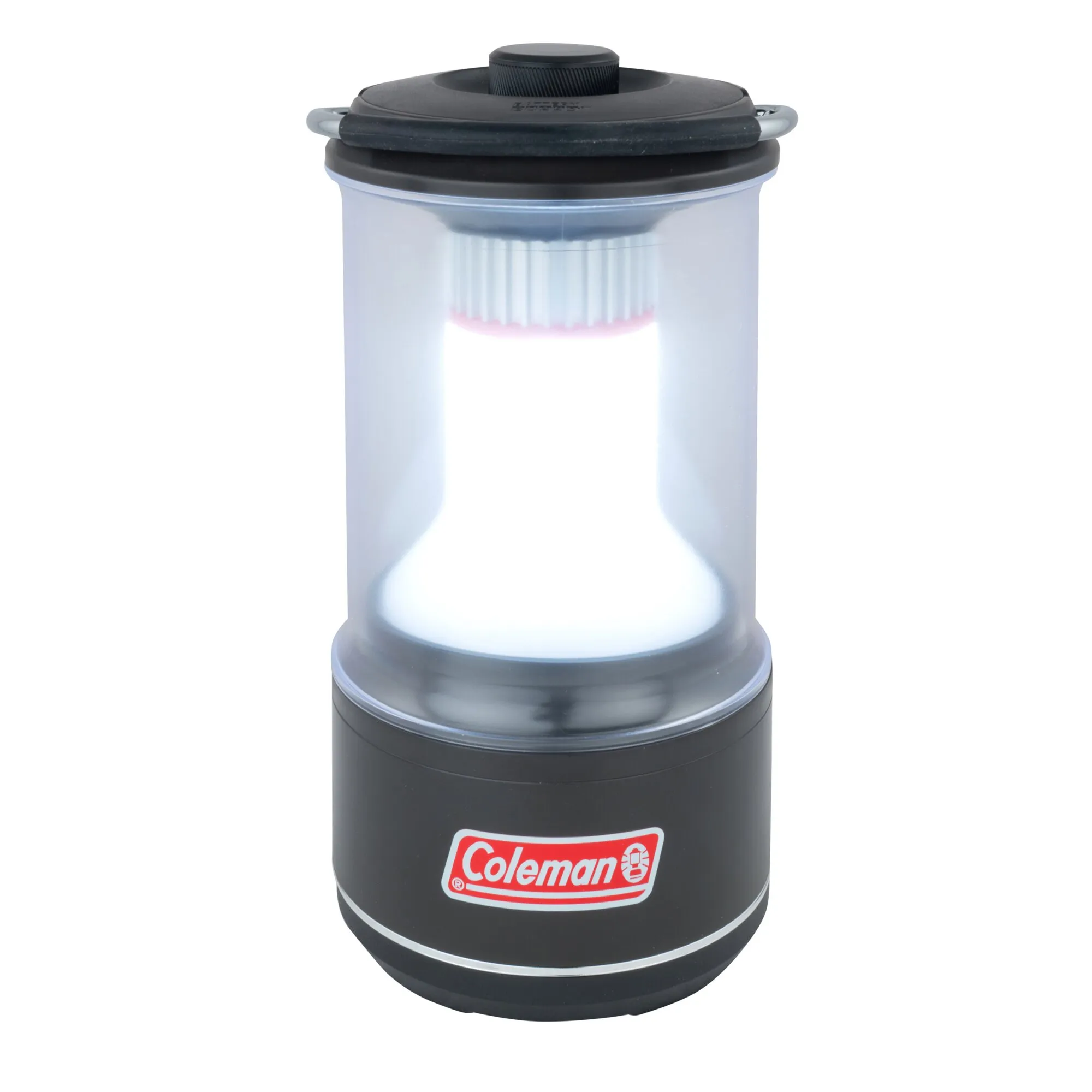 Schwarze Coleman BatteryGuard LED-Laterne mit transparentem Leuchtkörper, Tragebügel und eingeschaltetem weißen Licht, 600 Lumen
