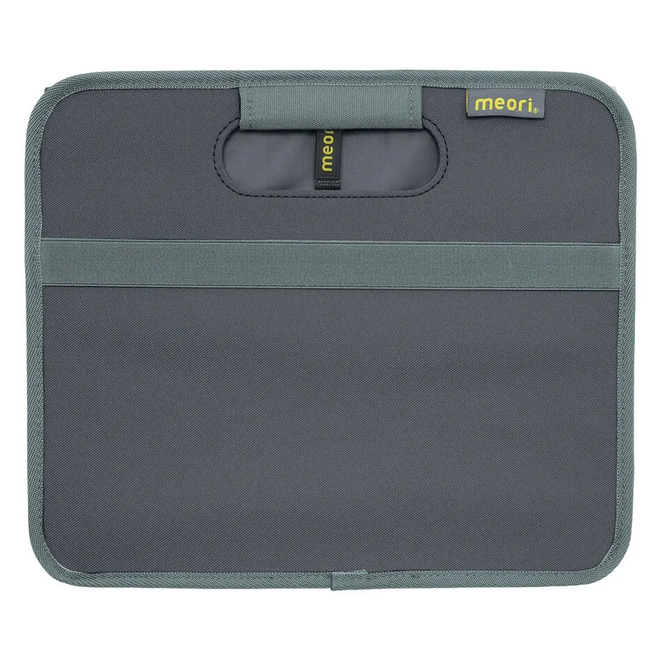 Zusammengefaltete meori Mini-Faltbox in Granite Grey mit abgerundeten Ecken, Tragegriff und meori-Logo