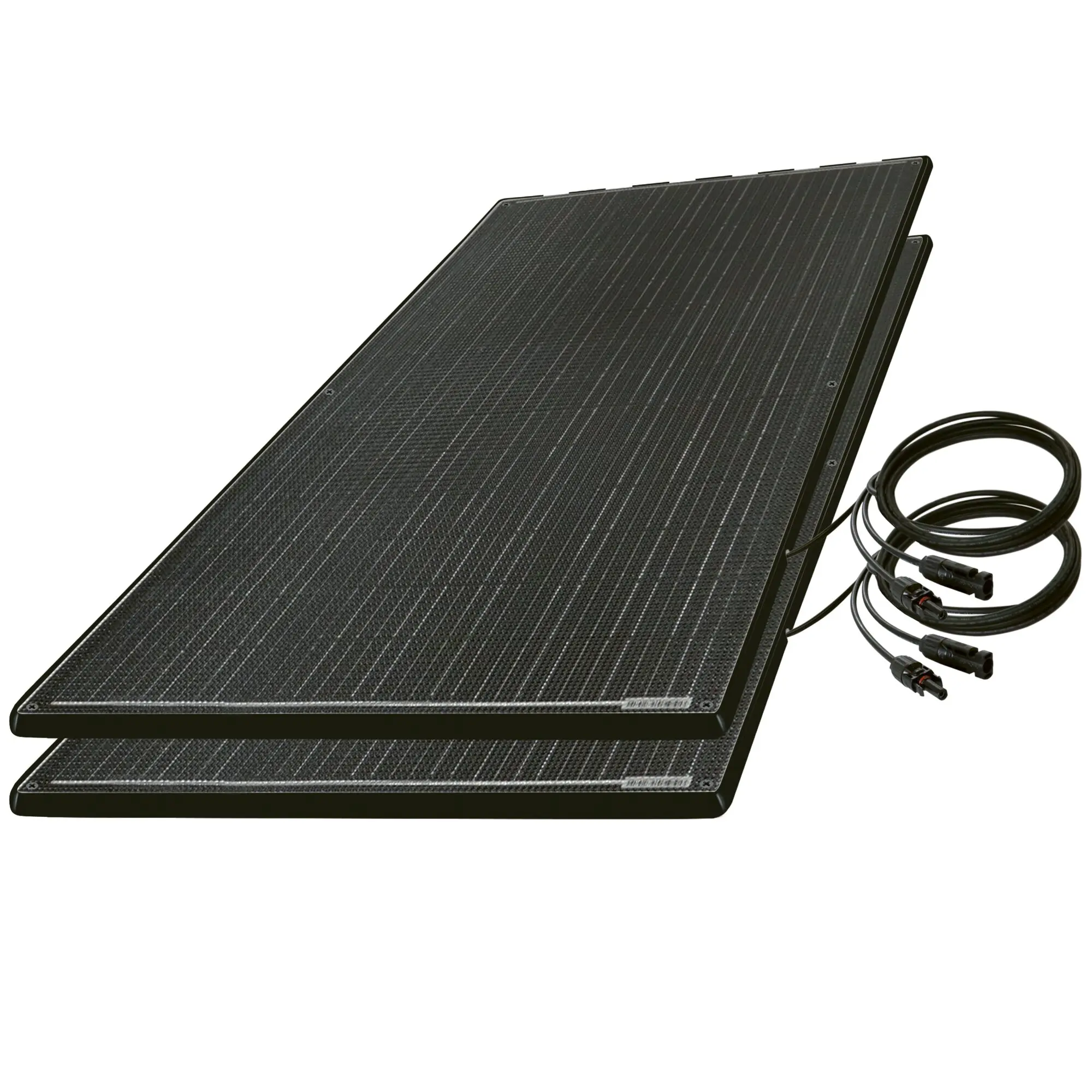 Zwei flache Solarmodule mit schwarzen Rahmen und dunklen Zellen, seitlich aufgewickelte Anschlusskabel mit Steckverbindern