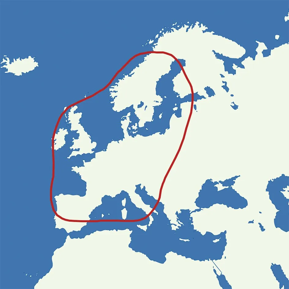 Europakarte mit rot umrandetem Empfangsgebiet der weißen Sat-Anlage EasySat in West- und Nordeuropa