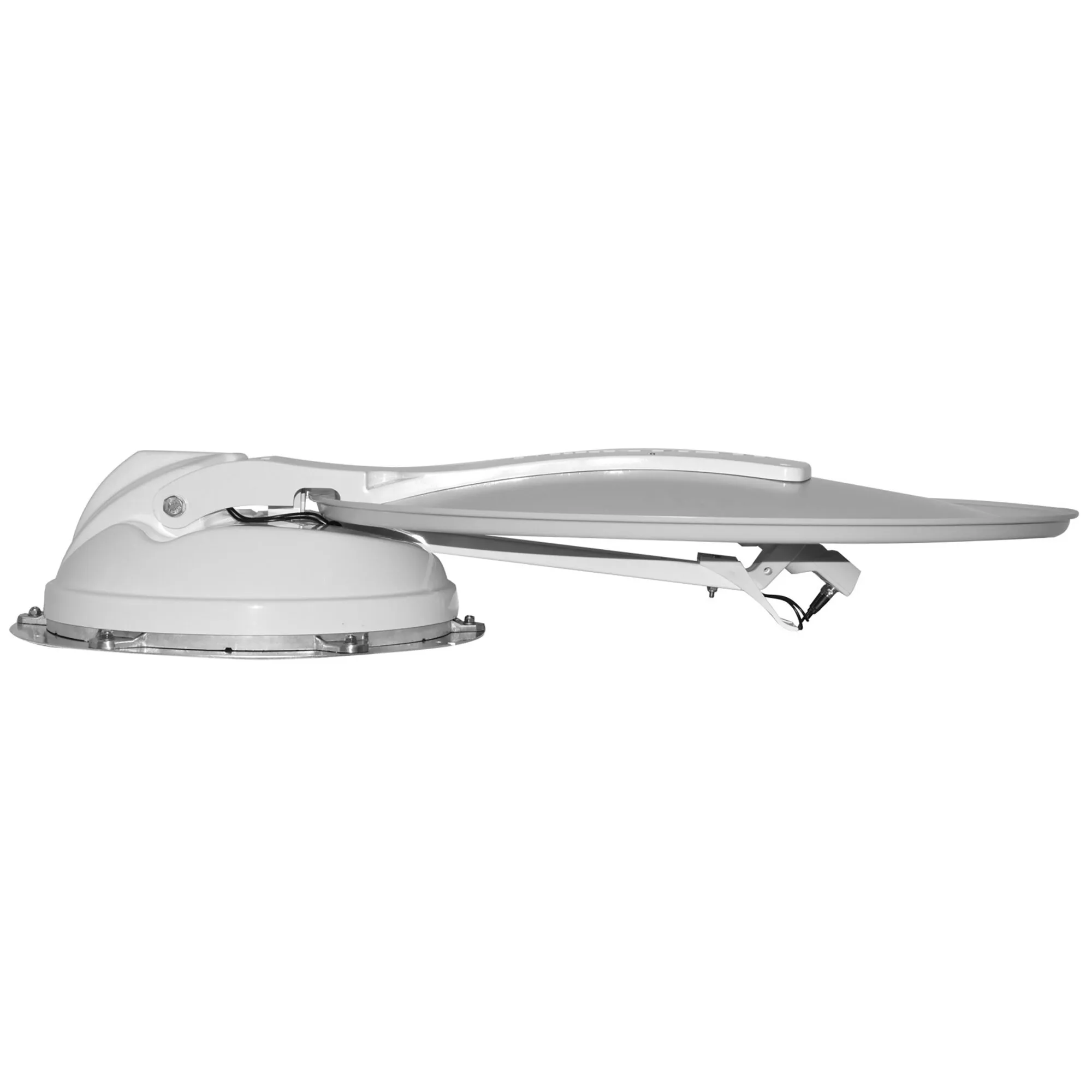 Weiße, flache 65-cm-Satellitenantenne Target Twin mit motorisierter Halterung und sichtbaren Anschlusskabeln in Seitenansicht