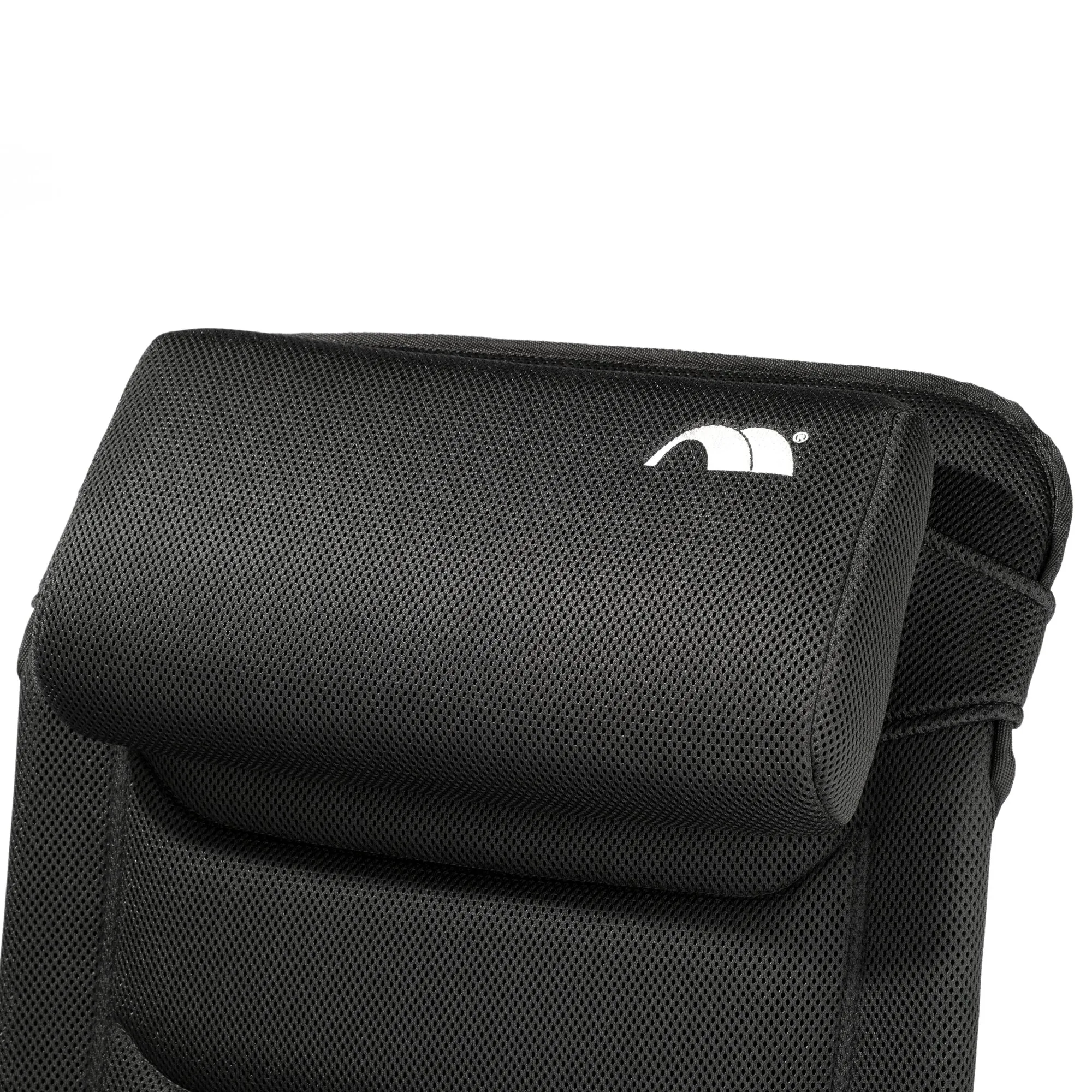 Detailaufnahme des schwarzen Campingstuhls HighQ Comfortable mit atmungsaktivem Netzgewebe, gepolsterter Rückenlehne und weißem Logo