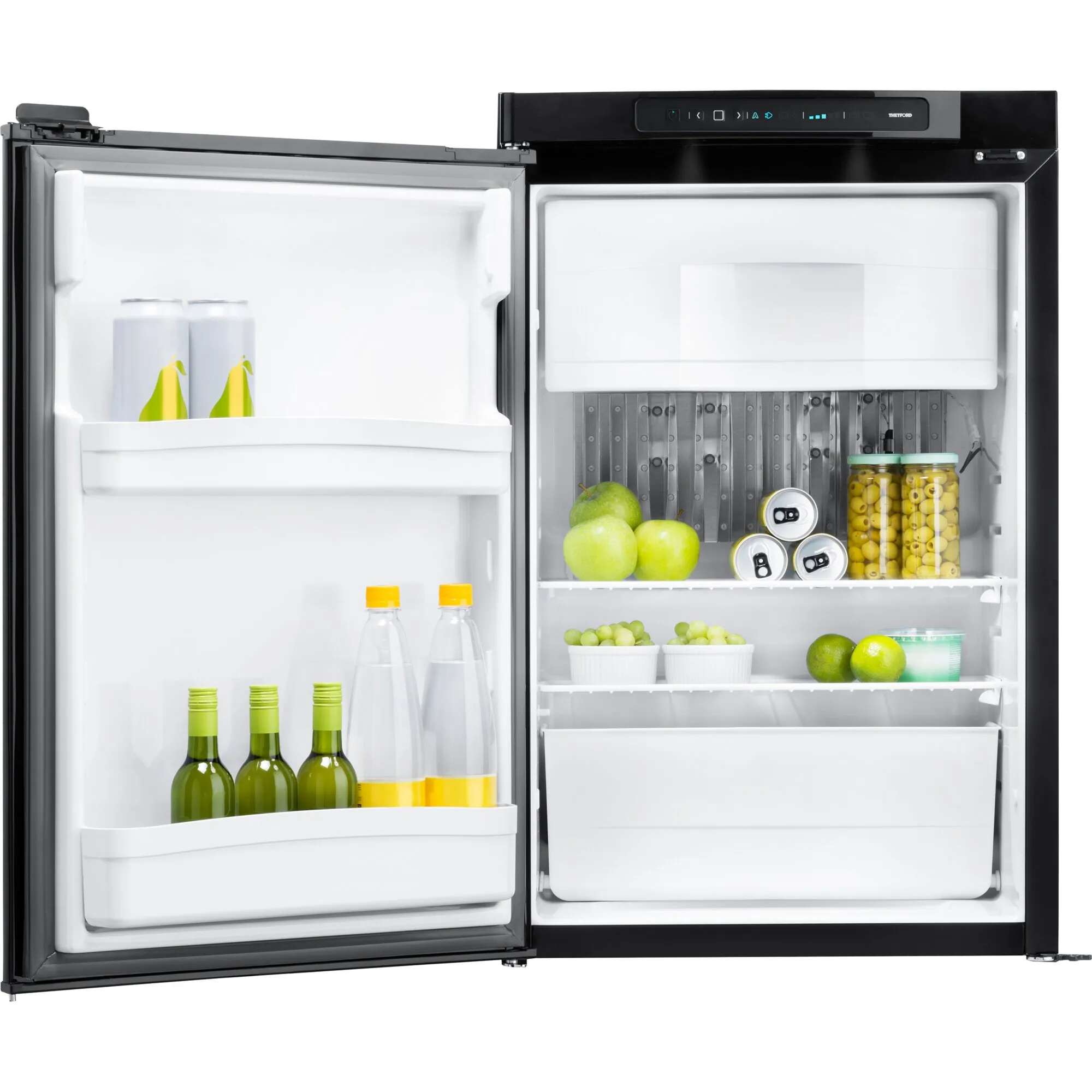 Schwarzer N4090 E+ Absorberkühlschrank mit geöffneter Tür, LED-Bedienfeld, Gefrierfach, Getränkeflaschen, Obst und Gläsern