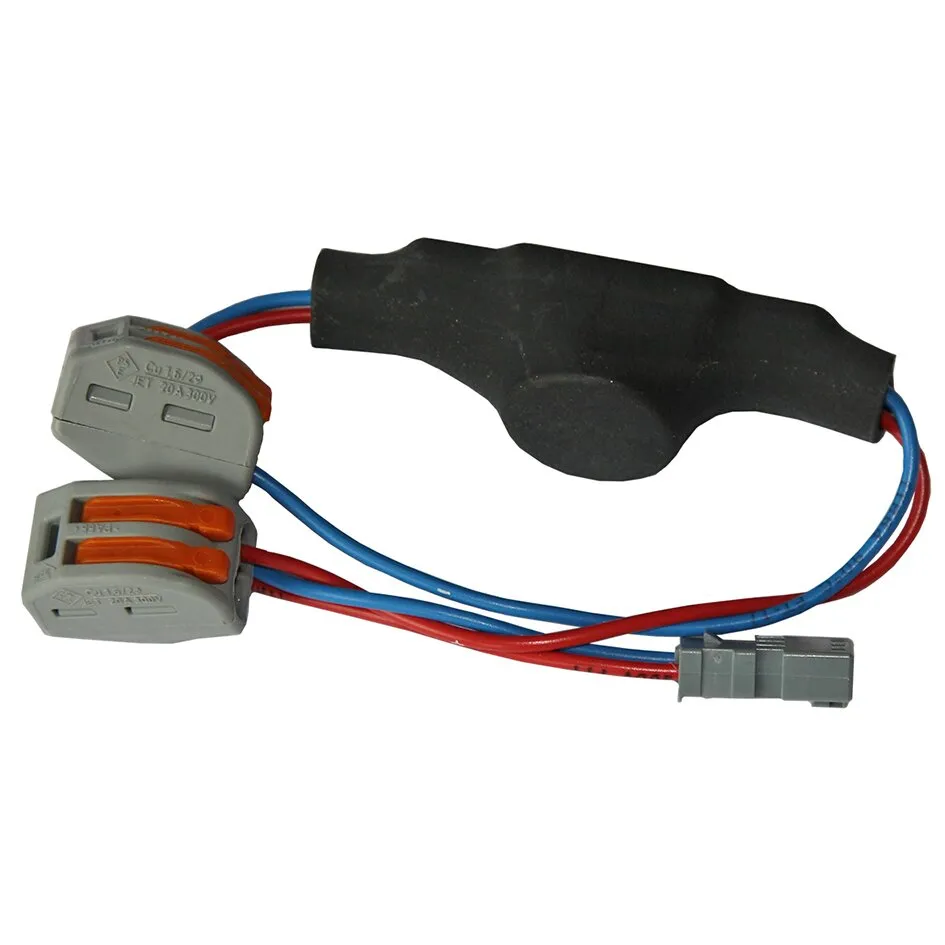 12-Volt-Beleuchtungsadapter mit schwarzen Schrumpfschlauch, roten und blauen Kabeln, Steckverbinder und zwei grauen Klemmverbindern