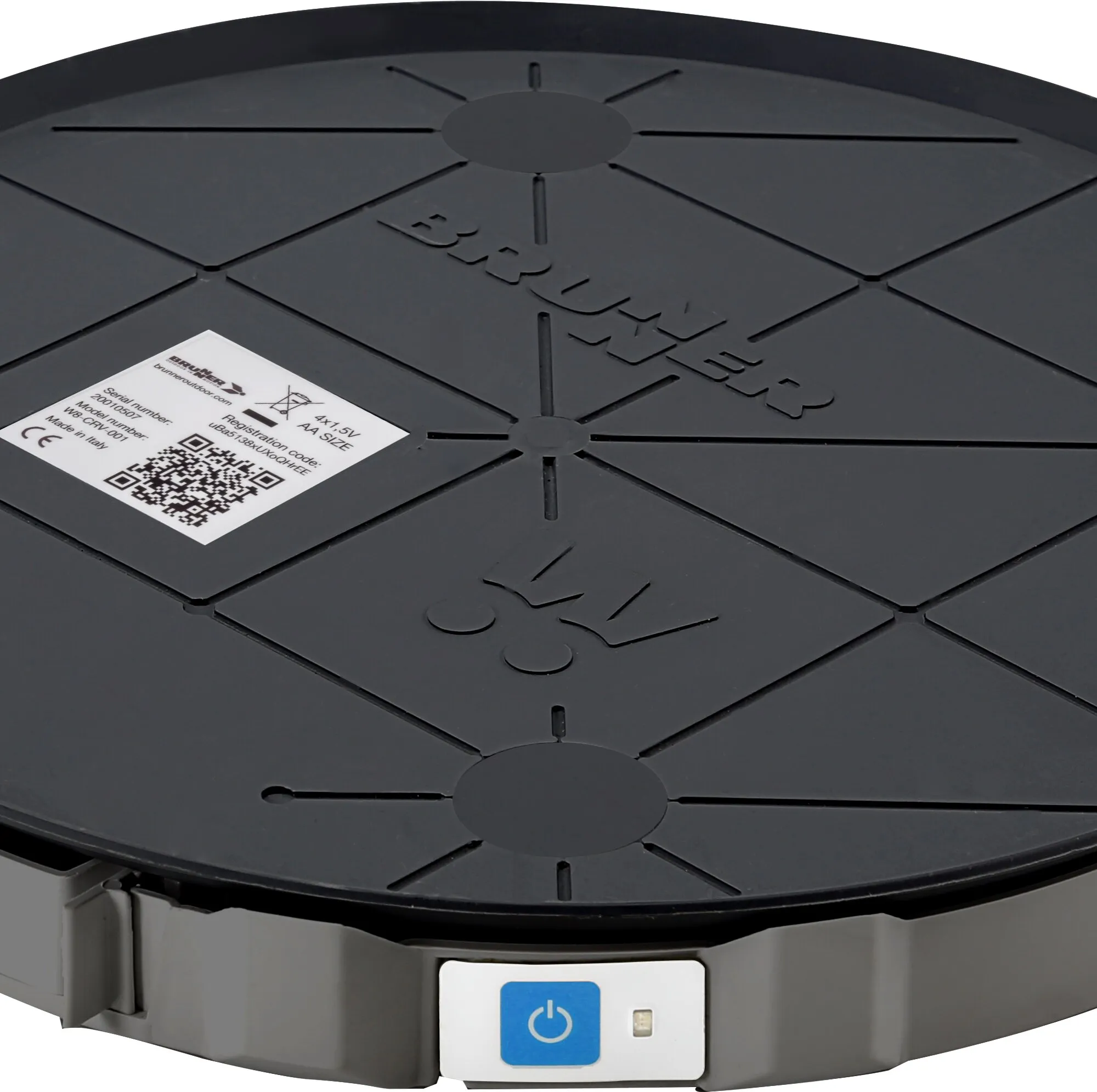 Schwarze runde Gasflaschenfüllstandsanzeige W8 Smart mit segmentierter Wiegefläche, QR-Code und blauem Ein-Aus-Schalter