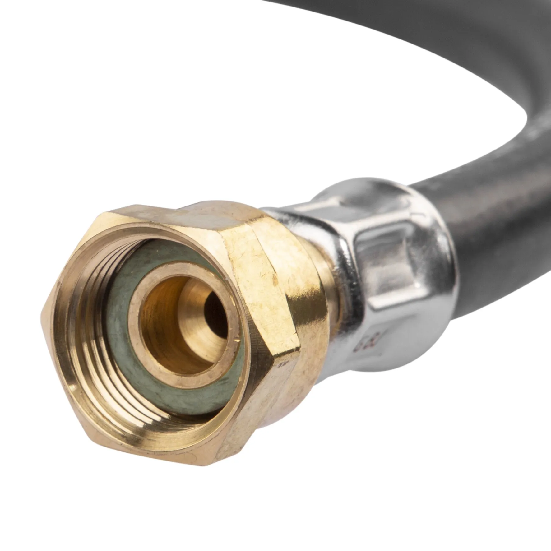 Detailaufnahme der schwarzen Hochdruck-Schlauchleitung Caramatic ConnectBasic G.2 mit Messing-Innengewinde und verchromtem Anschluss