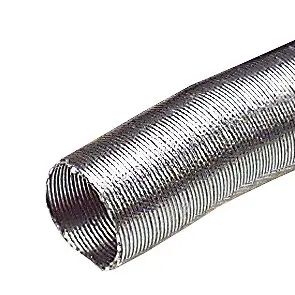 Spiralförmiges, silbernes Metallrohr mit gewellter Außenwand, flexibles Abgasrohr Nahaufnahme