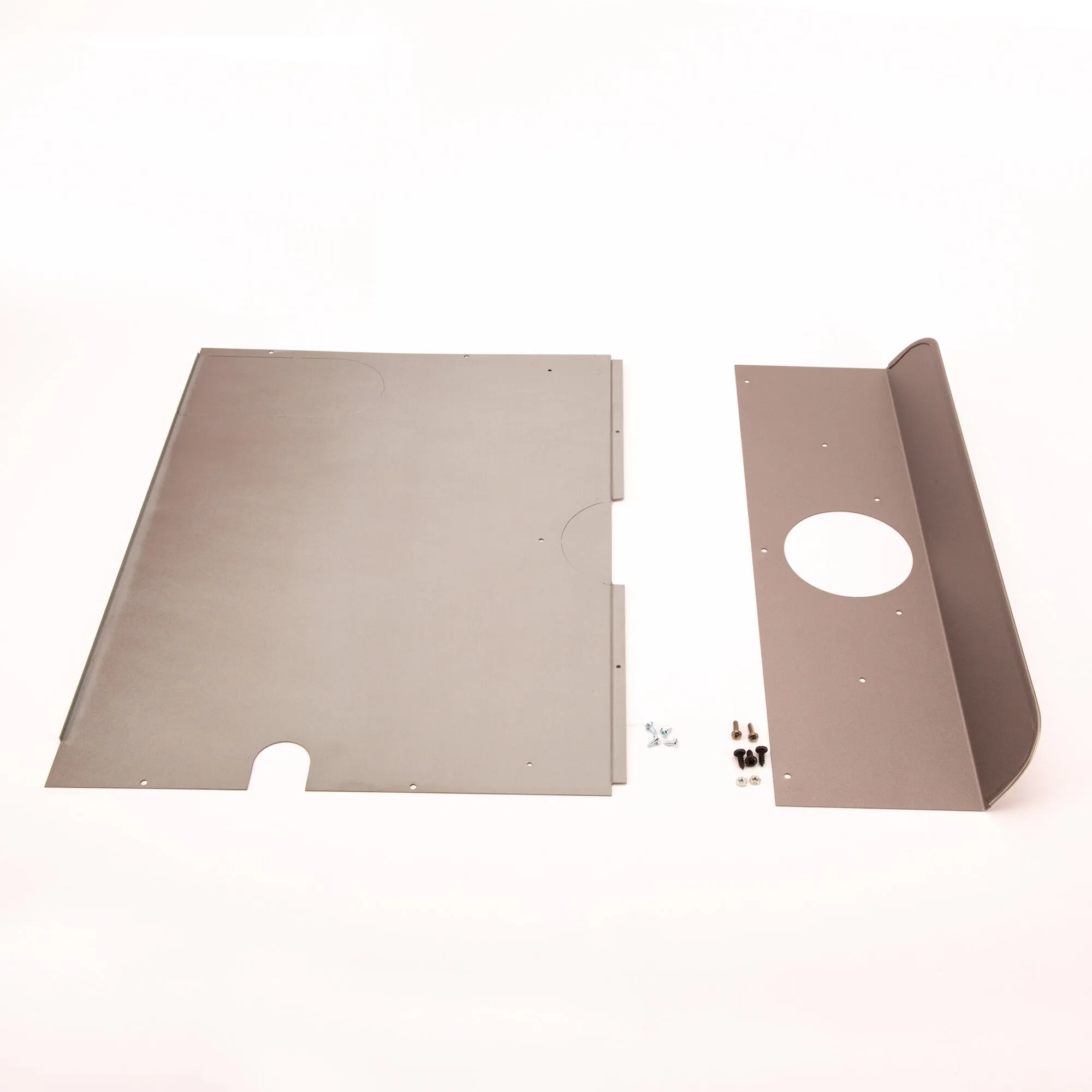 Rückwand RWS mit Wärmeleitblech S 2200 rechts, graue Metallteile mit Aussparungen und Befestigungsschrauben