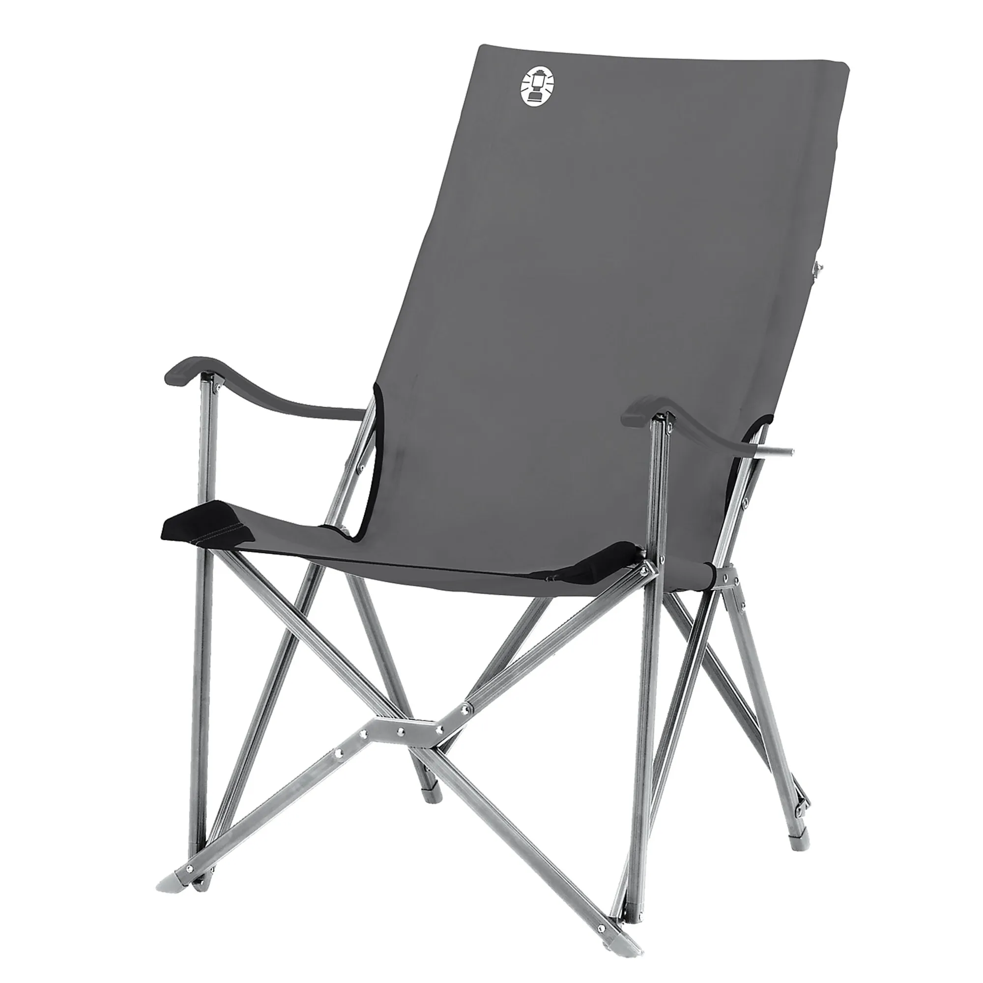 Faltstuhl Sling Chair mit schwarzem Textilsitz, hoher Rückenlehne, Armlehnen und verchromtem Klappgestell in Dreiviertelansicht