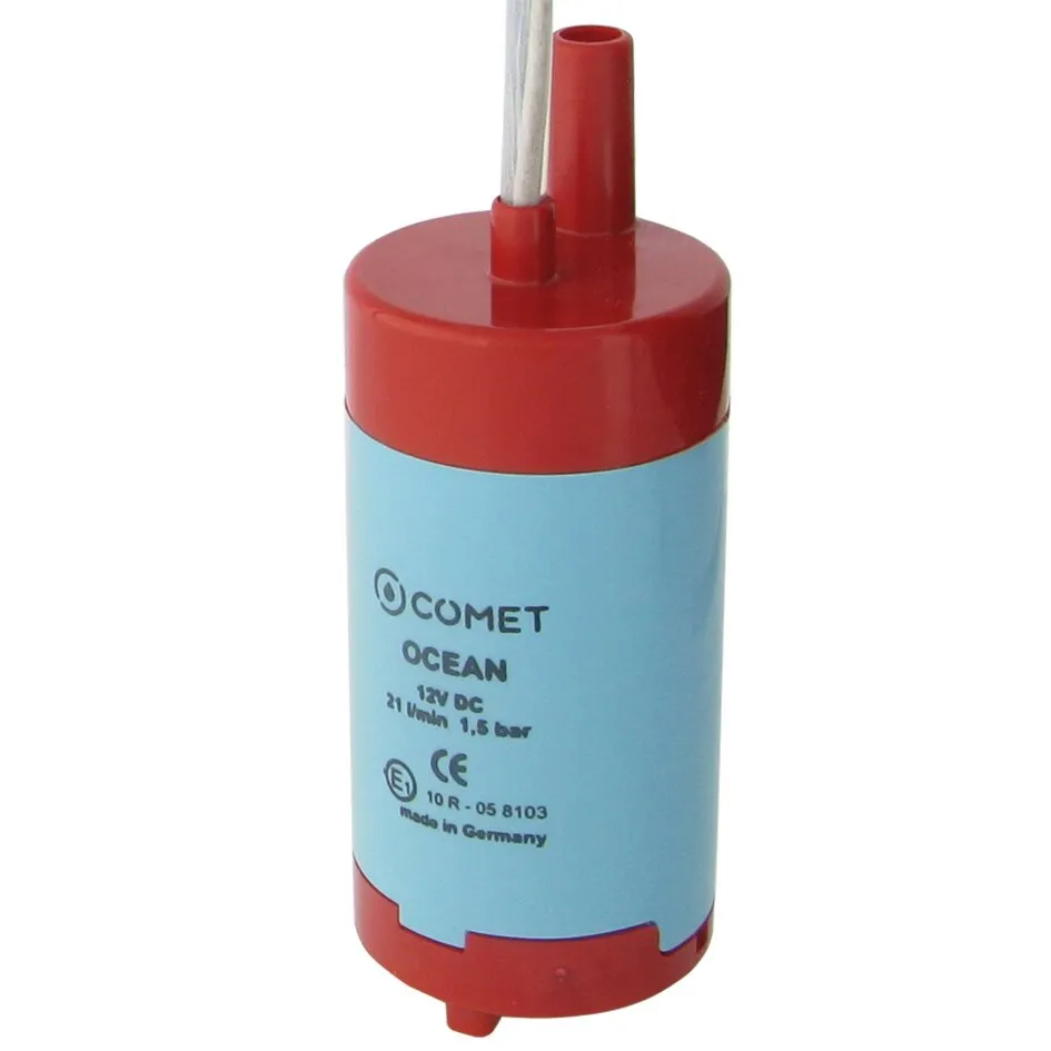 Rote und hellblaue zylindrische Comet Ocean Tauchpumpe mit rotem Anschlussstutzen und Metallrohr, beschriftet mit 12 V DC und 21 l/min