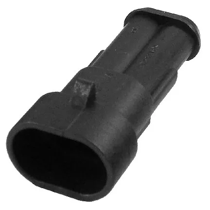 Schwarzes 2-poliges Superseal-Stiftgehäuse in zylindrischer Form, schräg von vorne mit offener Steckseite