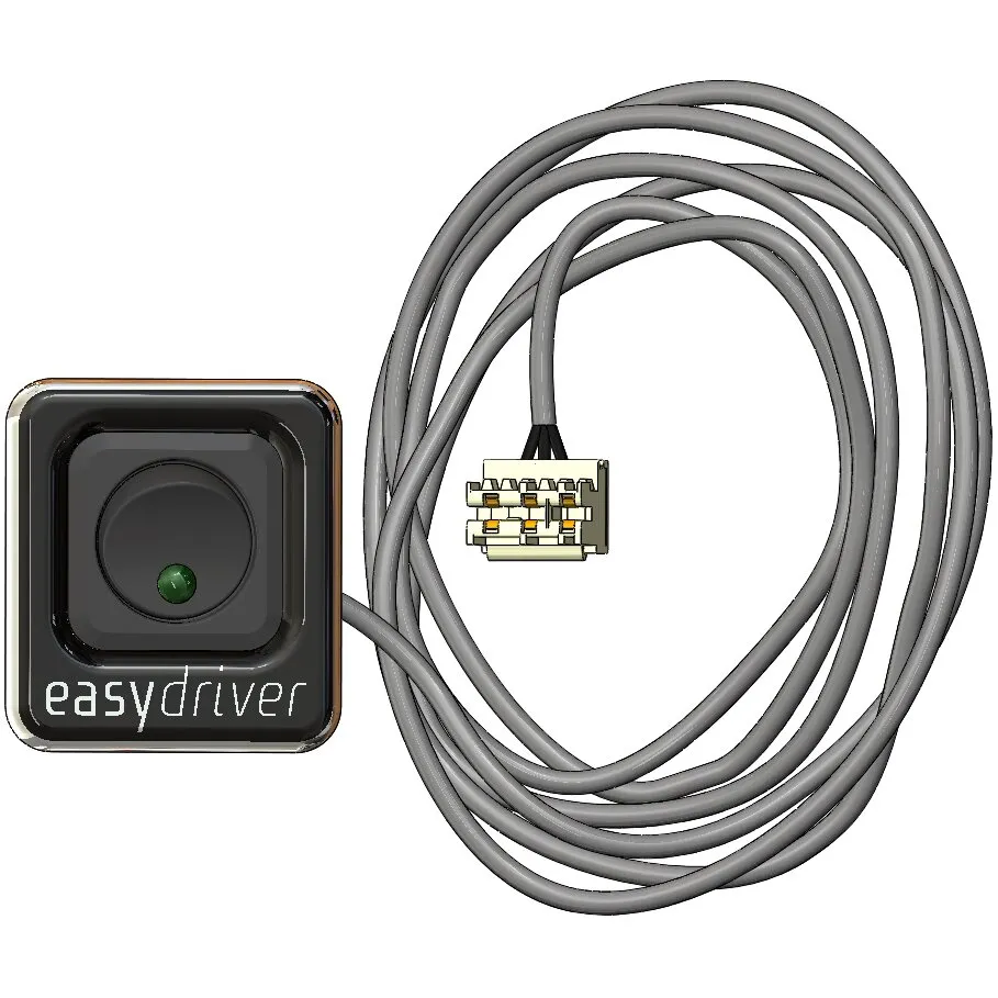 Kleiner quadratischer schwarzer externer Schalter mit grüner LED, graues Kabel und Mehrpol-Stecker, sichtbar für easydriver