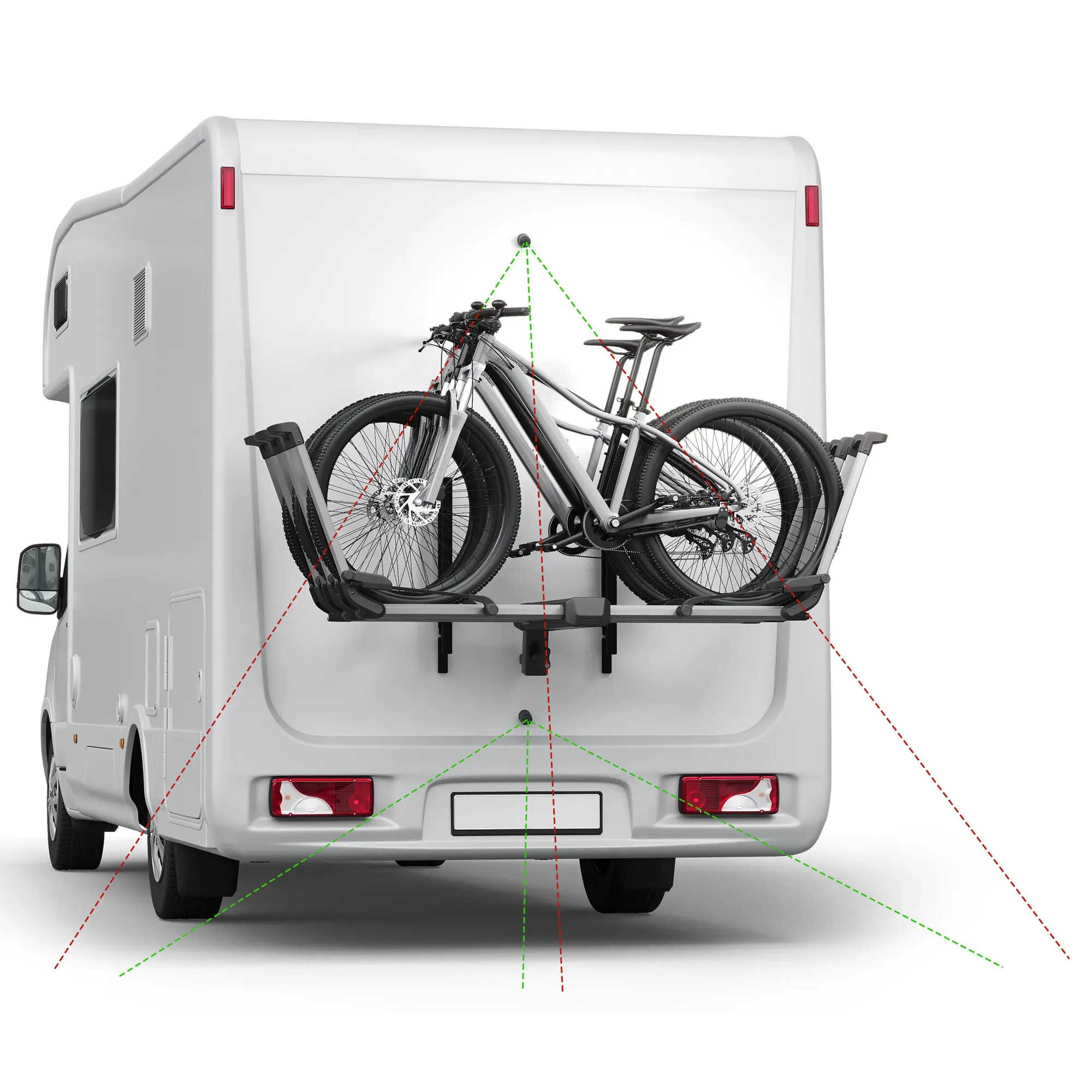 Rückseite eines weißen Wohnmobils mit Fahrradträger und zwei Fahrrädern, zentrale Rückfahrkamera Dometic PerfectView CAM 440 mit grünen und roten Führungslinien