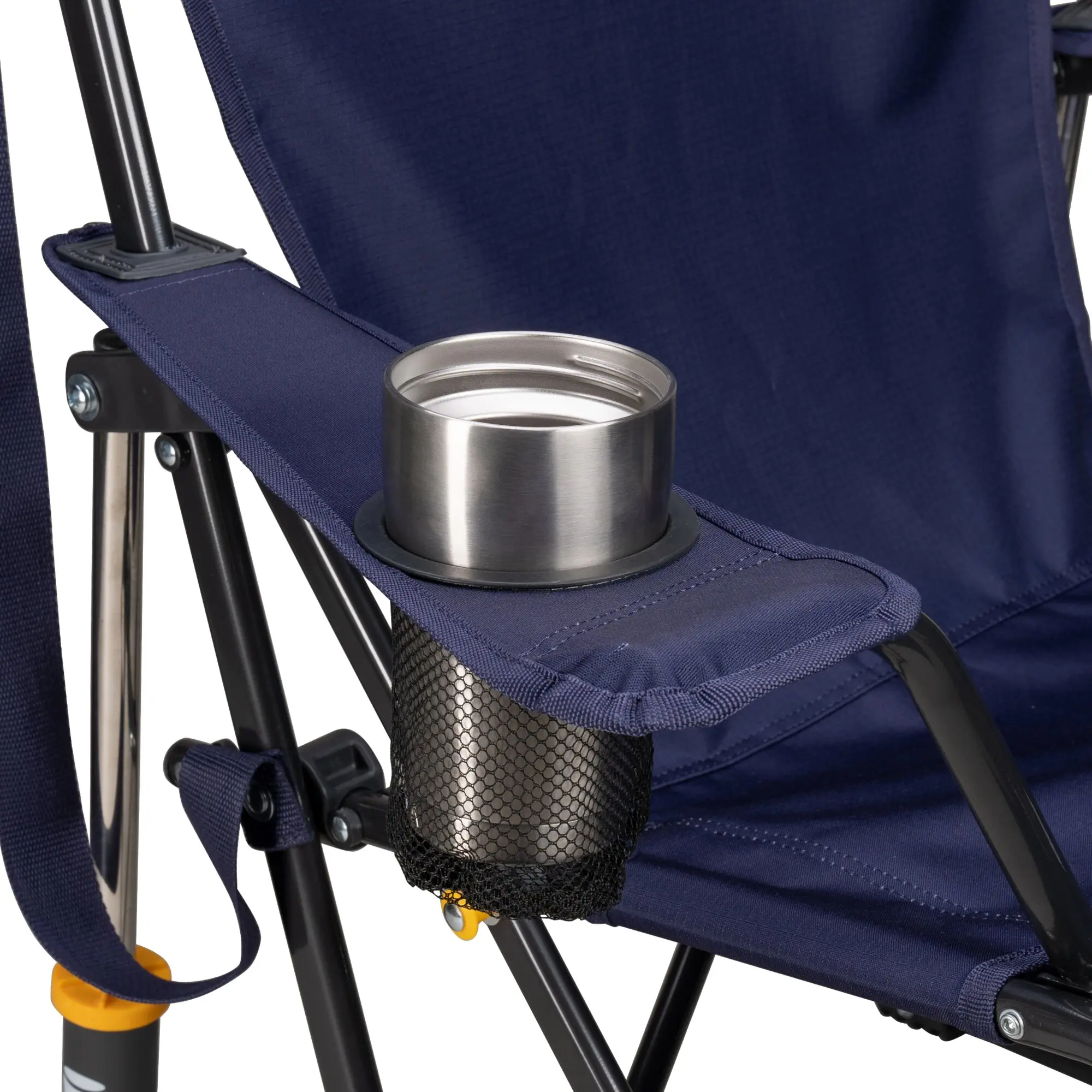 Dunkelblauer Camping-Schaukelstuhl mit Metallrahmen, Armlehne mit integriertem Becherhalter und Mesh-Netz am Rückenbereich