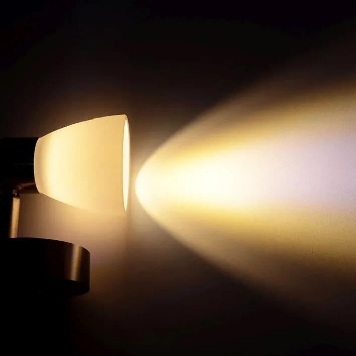 Aufbau-Leseleuchte mit cremefarbenem Glasschirm, warmweißem Licht und gezielter Wandbeleuchtung in der Seitenansicht