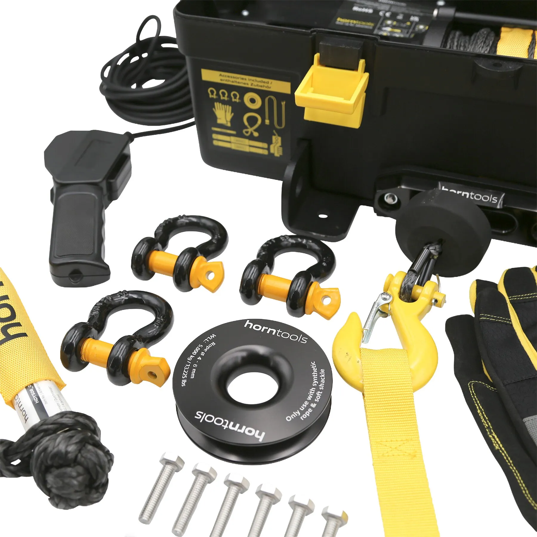 Mobile Seilwinde Winch Box von Horntools mit schwarzem Kunststoffgehäuse, Drahtseil, Fernbedienung, Schäkeln und Zurrgurten
