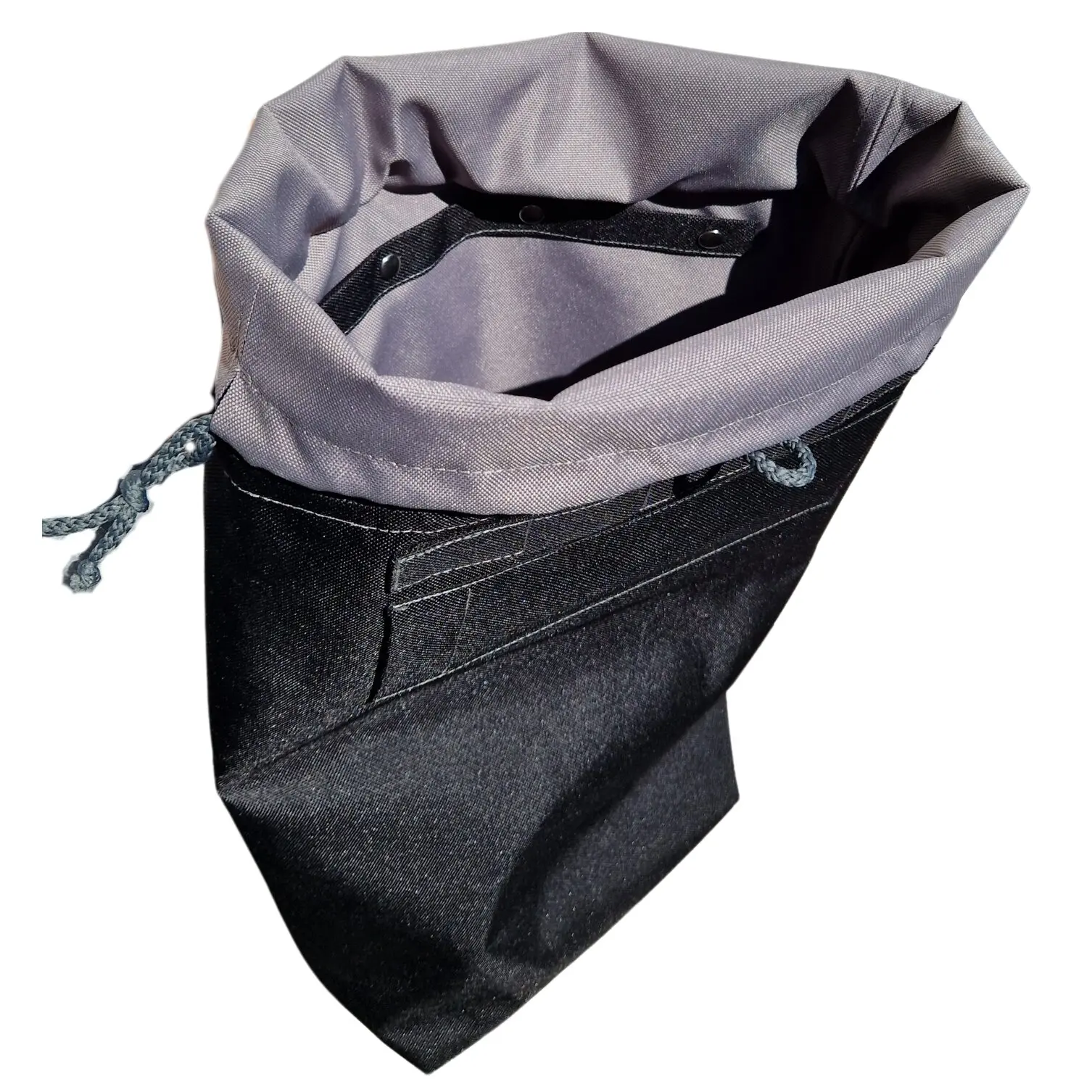Stoffbeutel Z-Saggerl L (Rock) mit dunkler Denim-Optik, grauer Innenstoff sichtbar, Kordelzug an der Öffnung