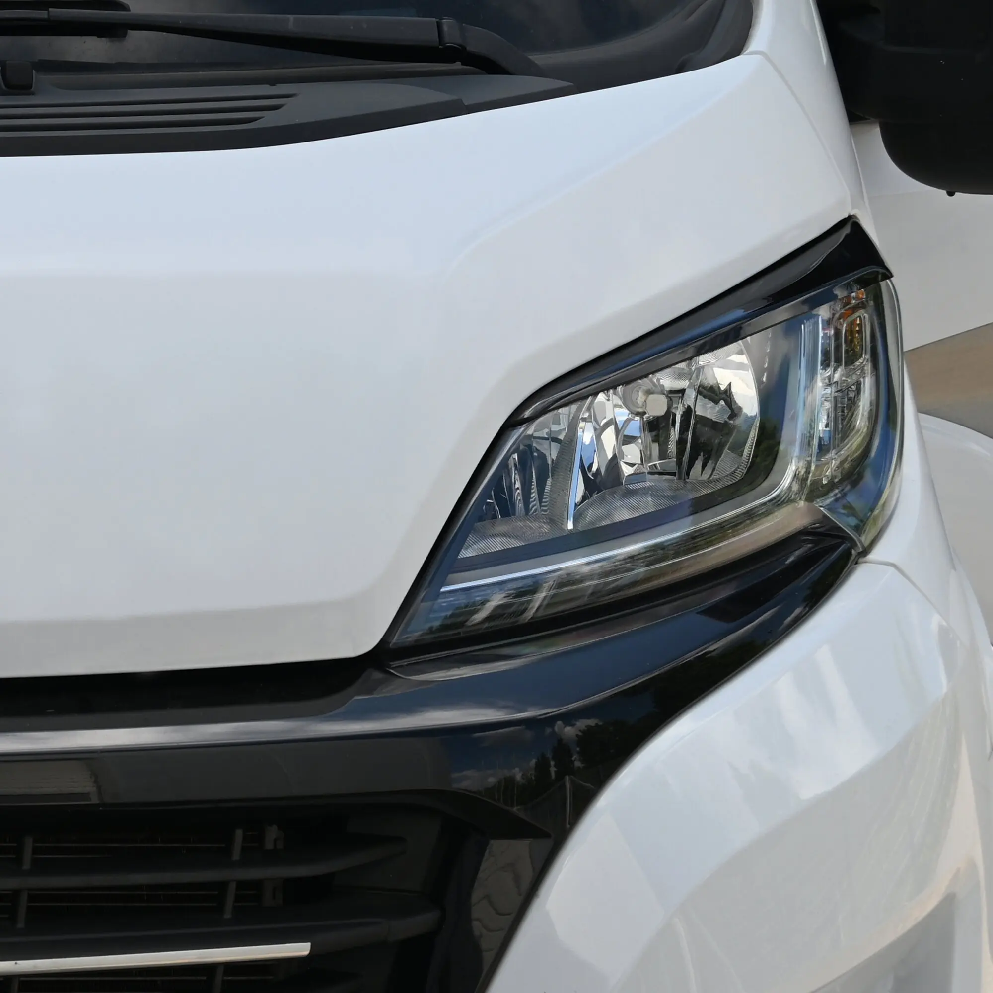 Scheinwerferblenden „Böser Blick” für Fiat Ducato X290, schwarz hochglänzend
