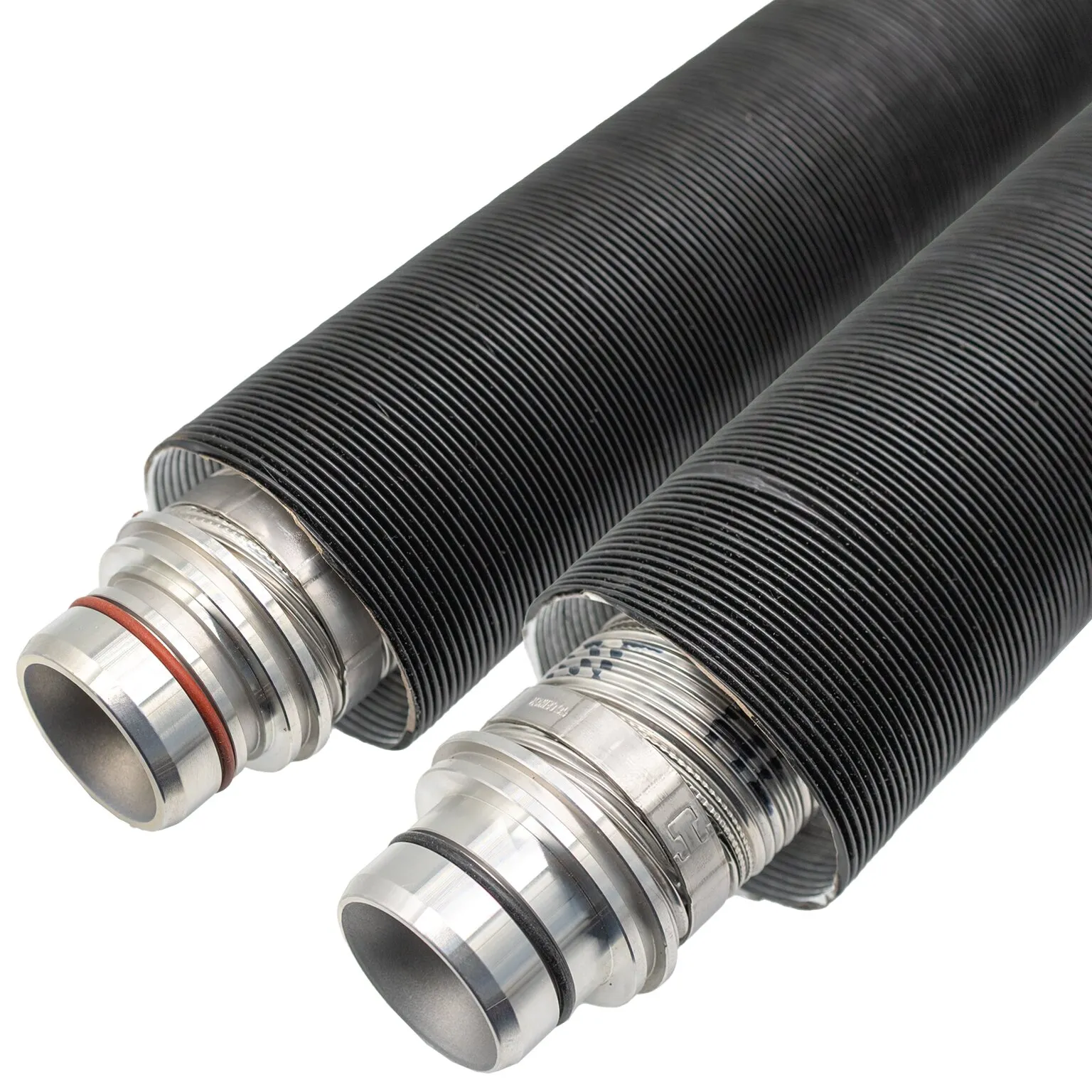 Rohrset Combi D, 60 cm mit zwei schwarzen gerippten Rohren und silberfarbenen Metallanschlüssen mit Dichtungsringen