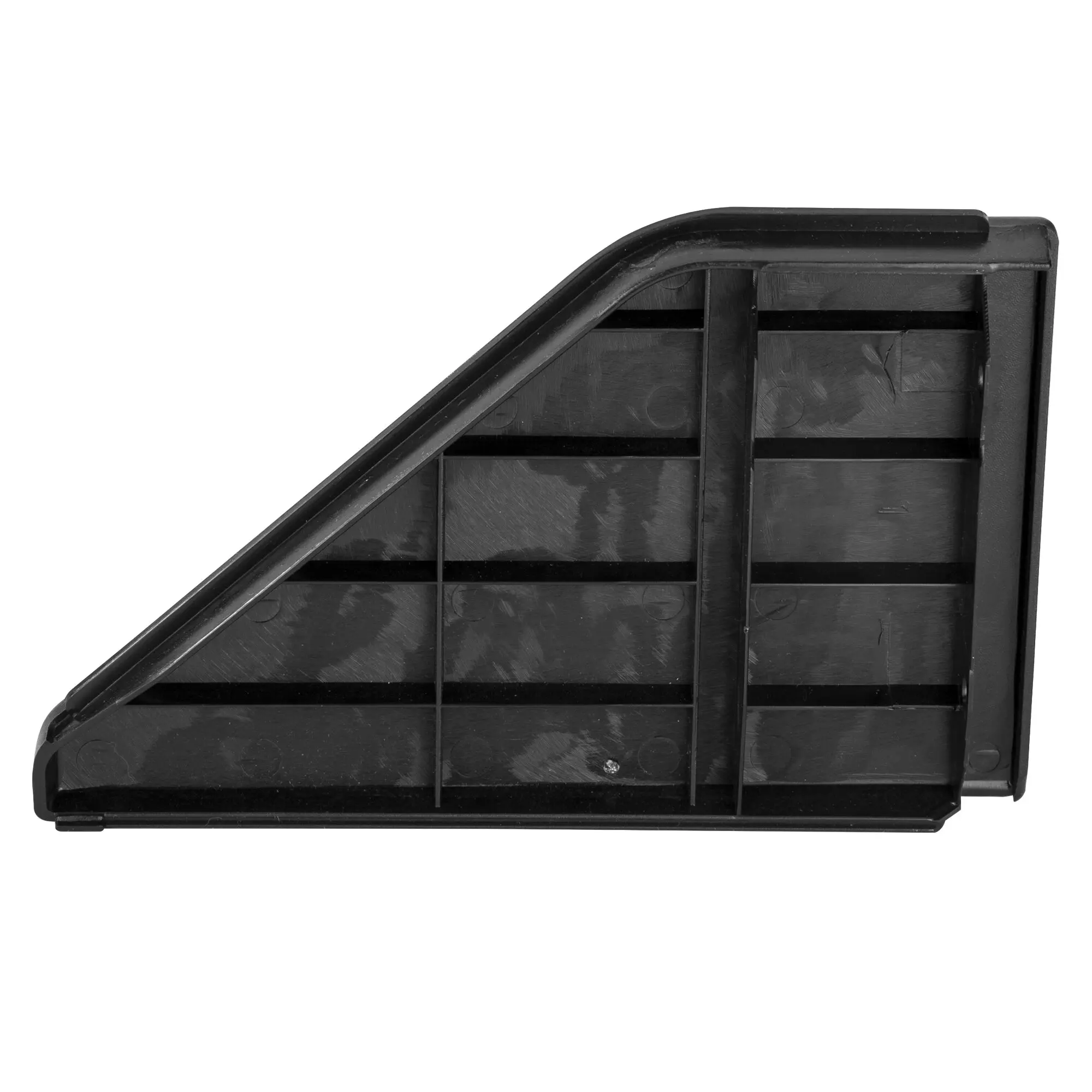 Kunststoffabdeckung klein A in Schwarz, Detailaufnahme einer Eckkante mit diagonal zulaufender Oberkante und innerem Lamellenraster