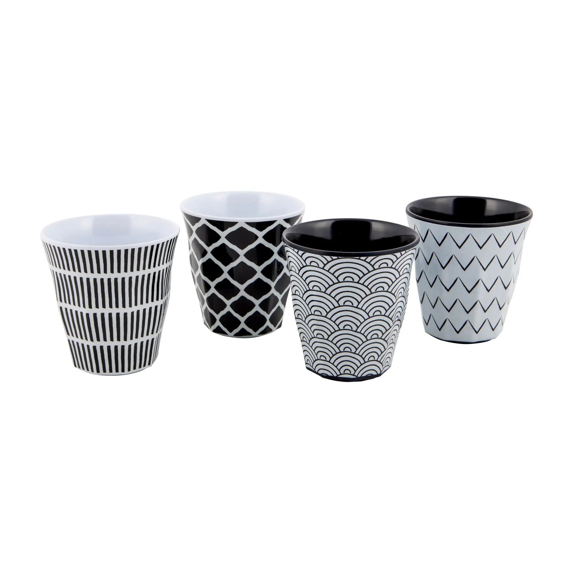 Fünf Becher in Schwarz-Weiß mit unterschiedlichen Mustern wie Streifen, Gitter, Wellen, Spiralmuster und Zickzack aus der 16-teiligen Mix & Match Serie