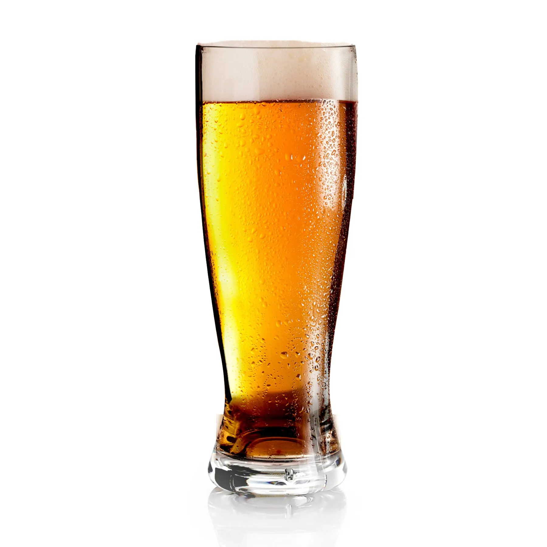 Klares Weißbierglas mit schlanker Form, gefüllt mit goldenem Bier und weißer Schaumkrone, außen mit Kondenswasser beschlagen