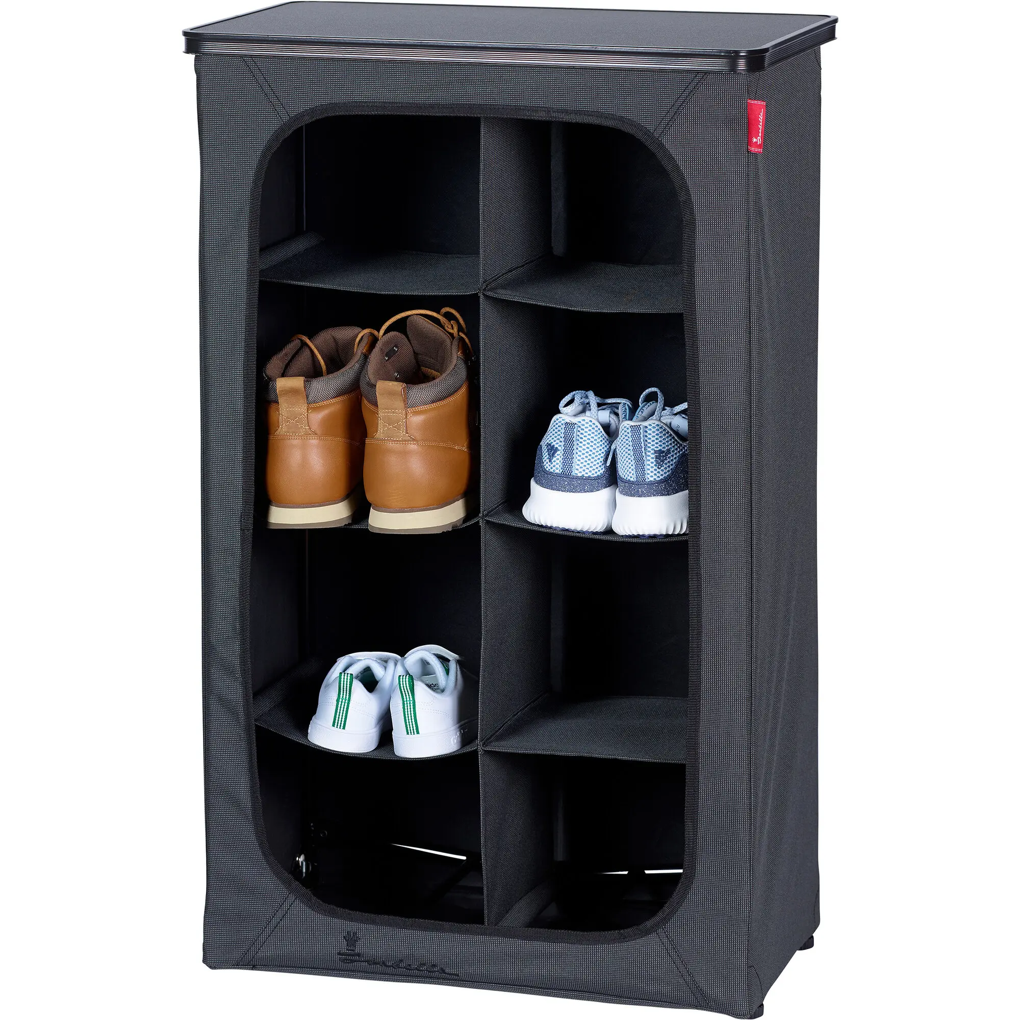 Schuh-Organizer aus dunkelgrauem Stoff mit offenen Fächern, in denen braune Stiefel und blaue Sneakers stehen