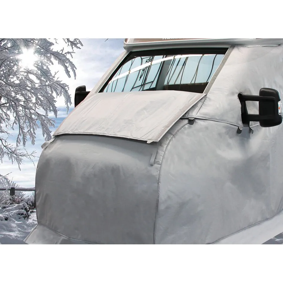 Silberne Thermomatte LUX-DUO als Oberteil am Frontbereich eines Renault Master III im verschneiten Wintereinsatz